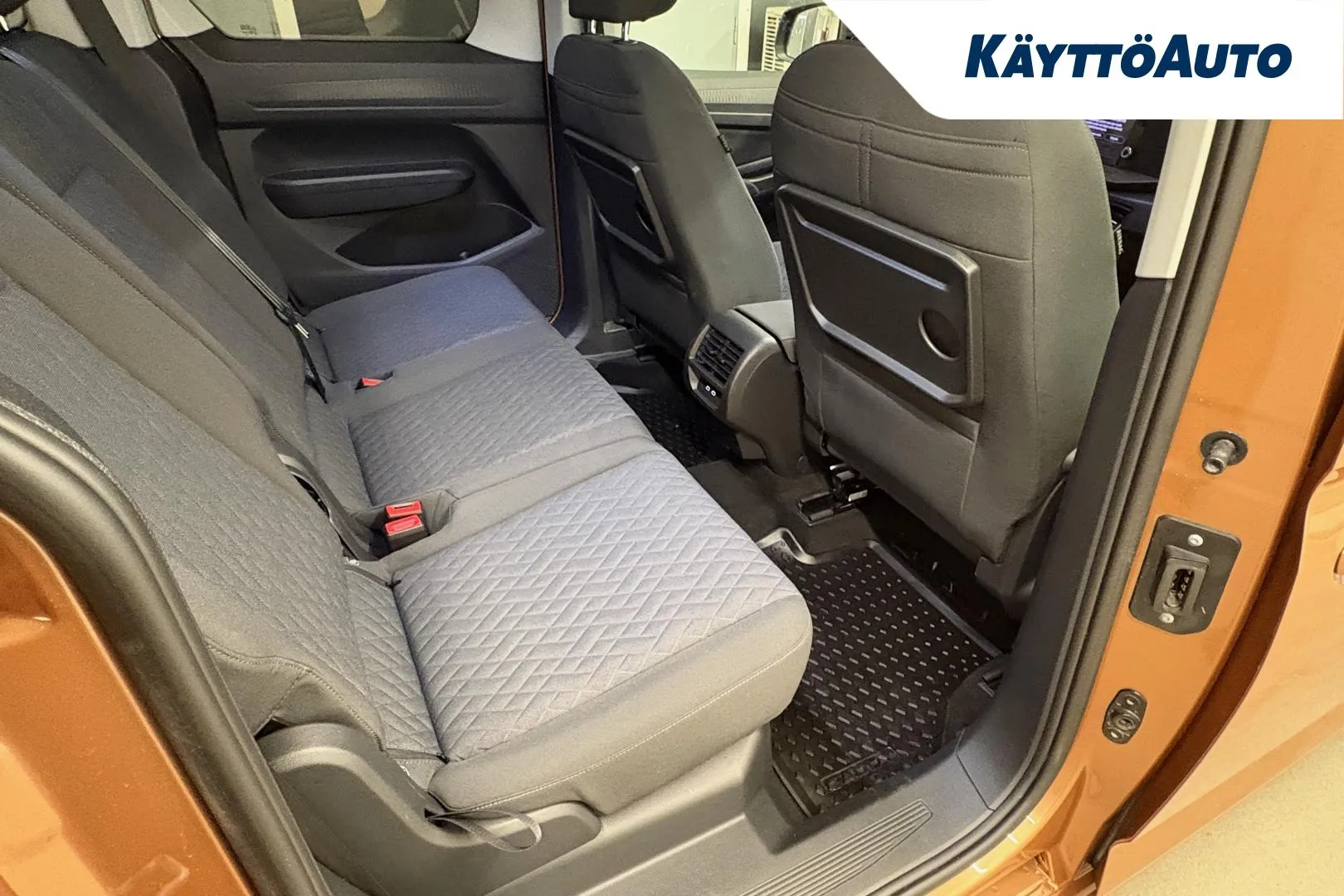 VOLKSWAGEN Caddy RUM-324 carousel image