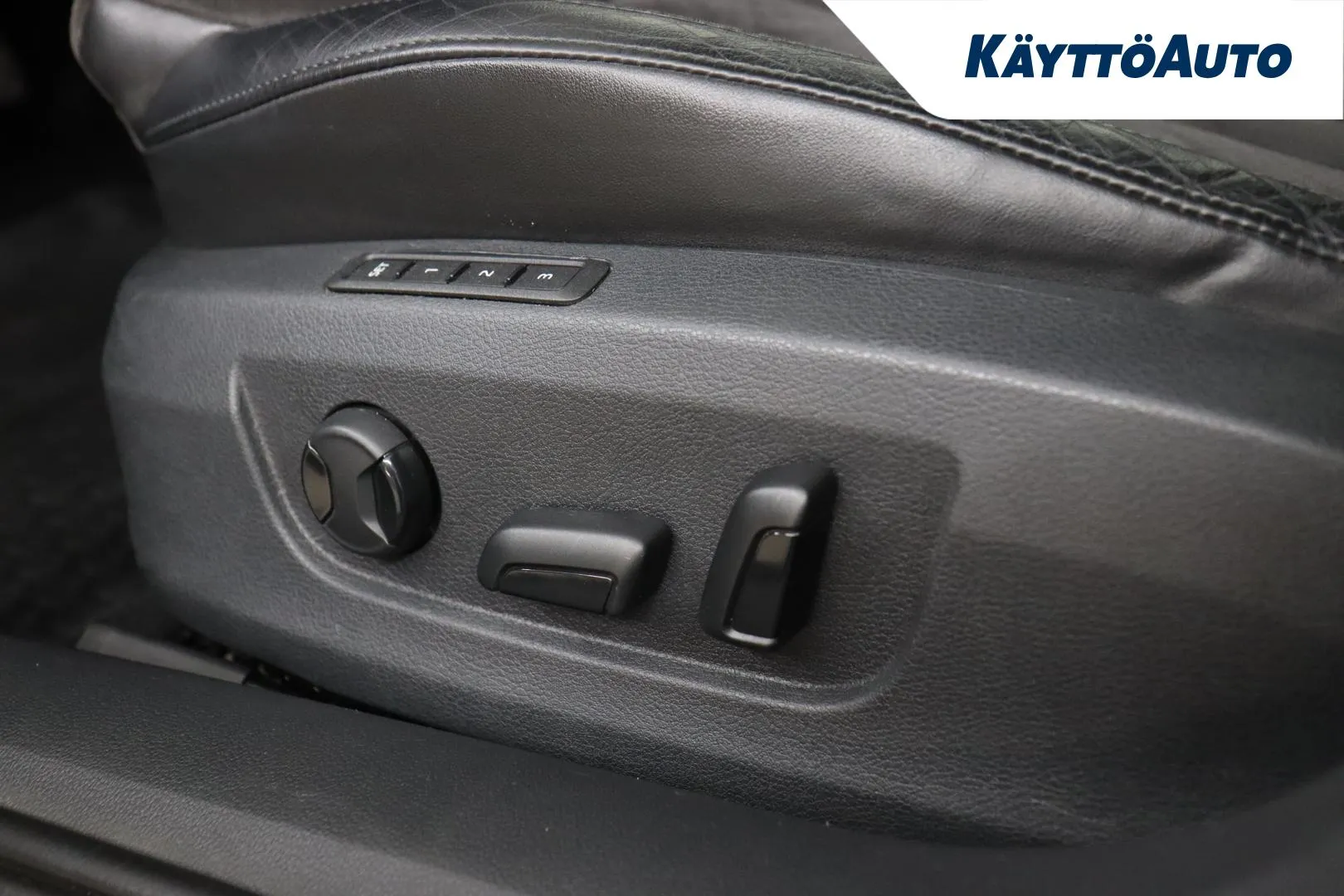 SKODA Superb NKZ-338 carousel image