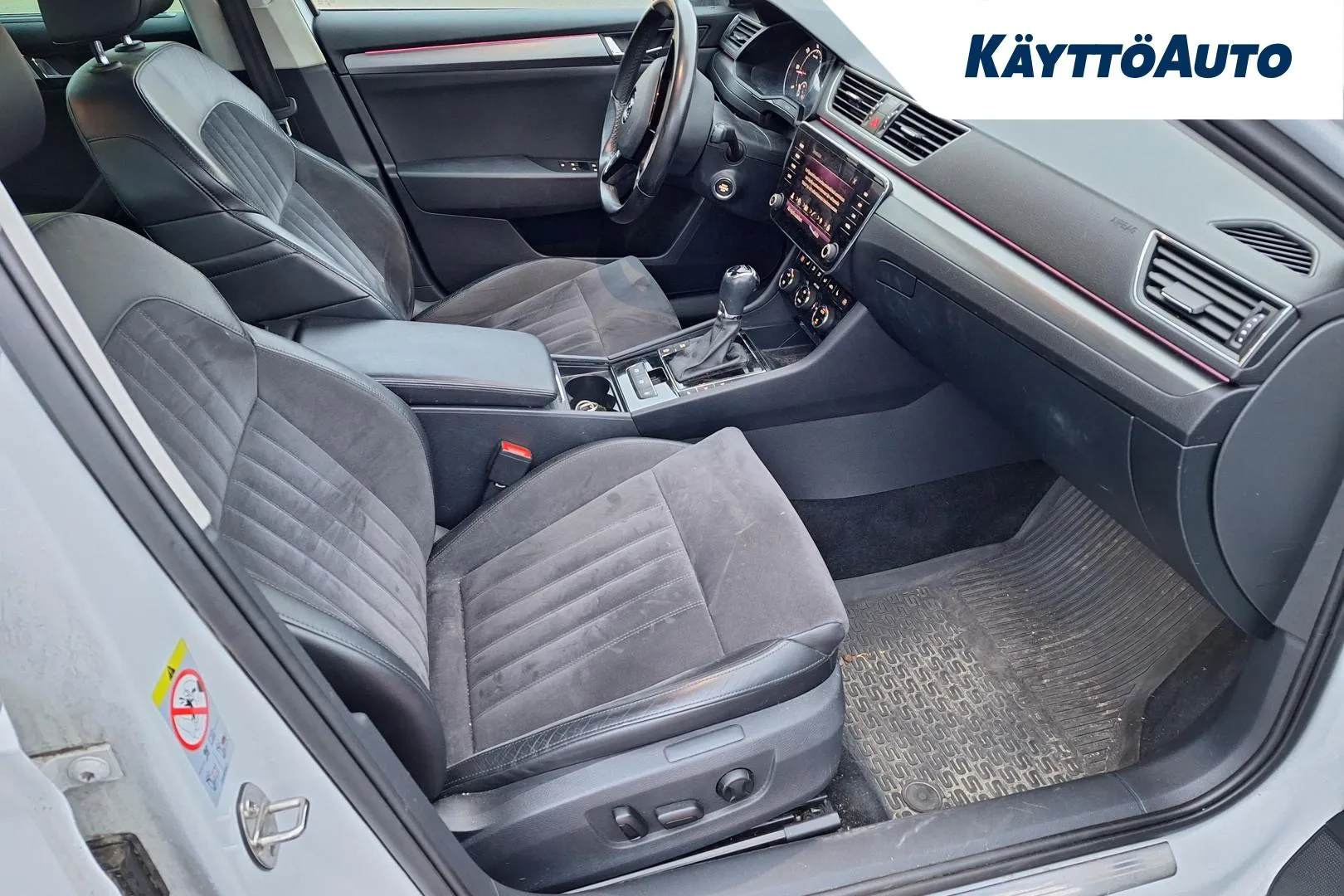 SKODA Superb NKZ-338 carousel image