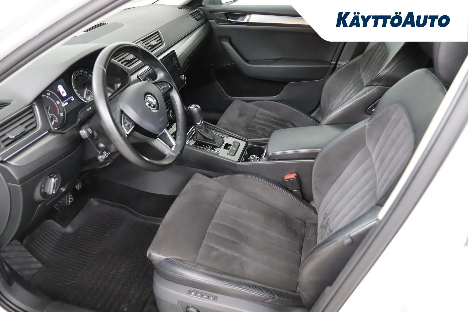 SKODA Superb NKZ-338 carousel image