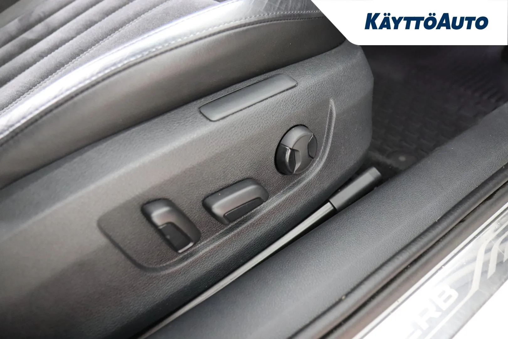 SKODA Superb NKZ-338 carousel image