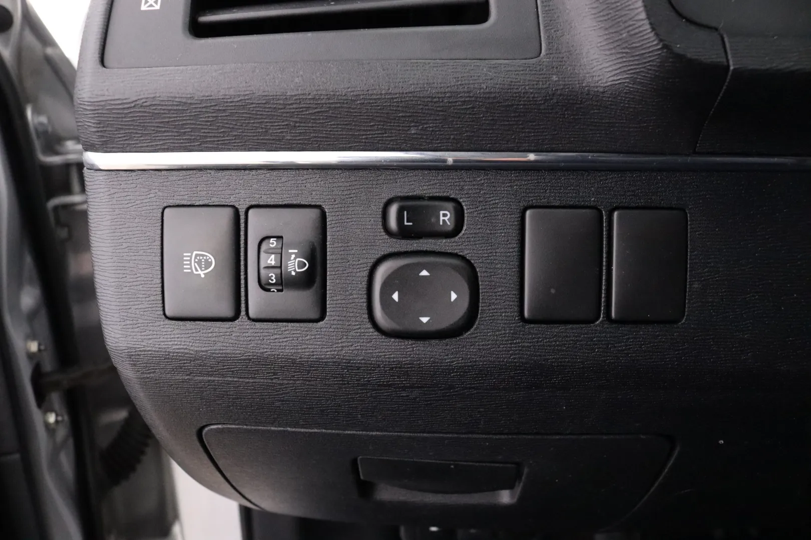 TOYOTA Avensis LLM-297 carousel image