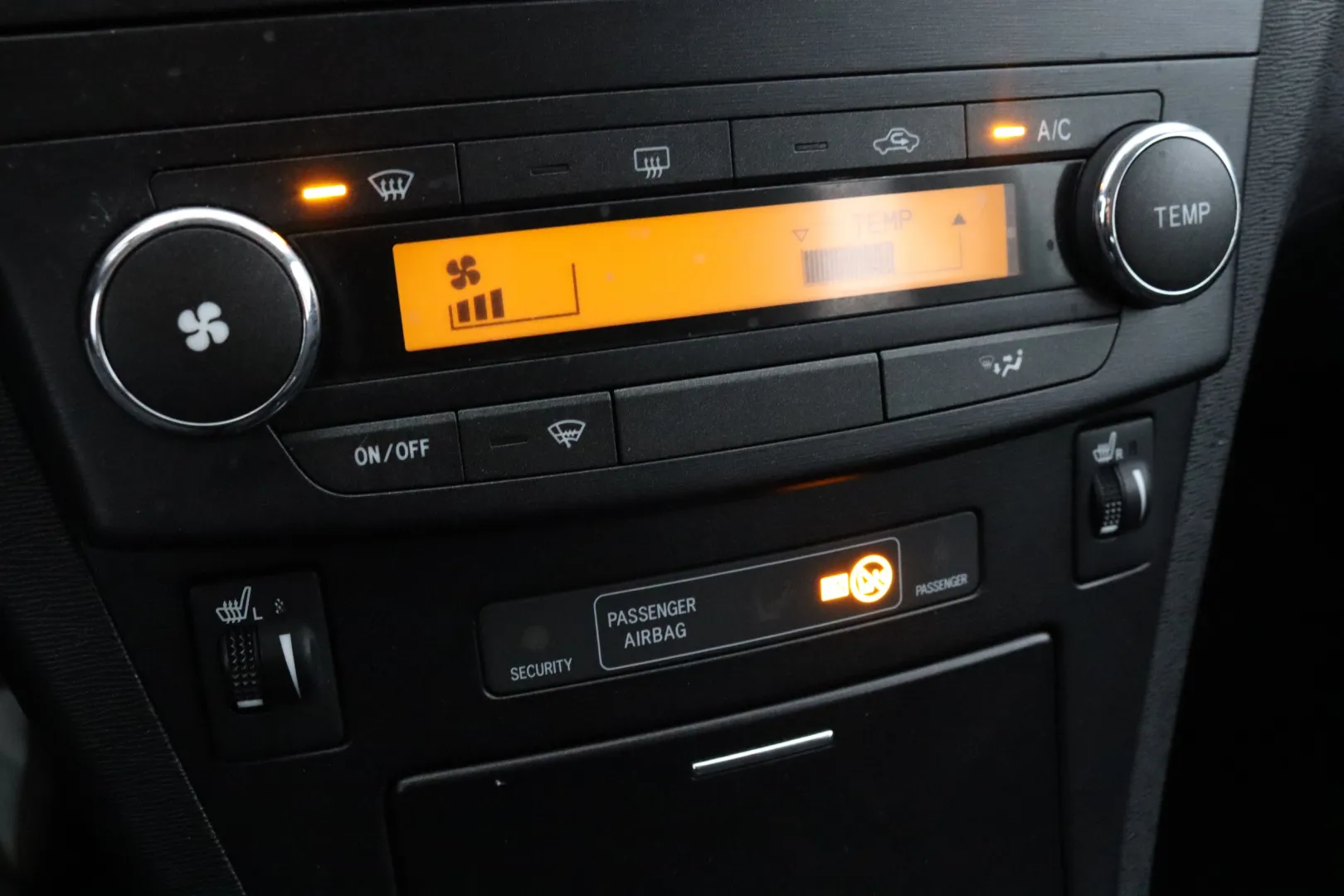 TOYOTA Avensis LLM-297 carousel image