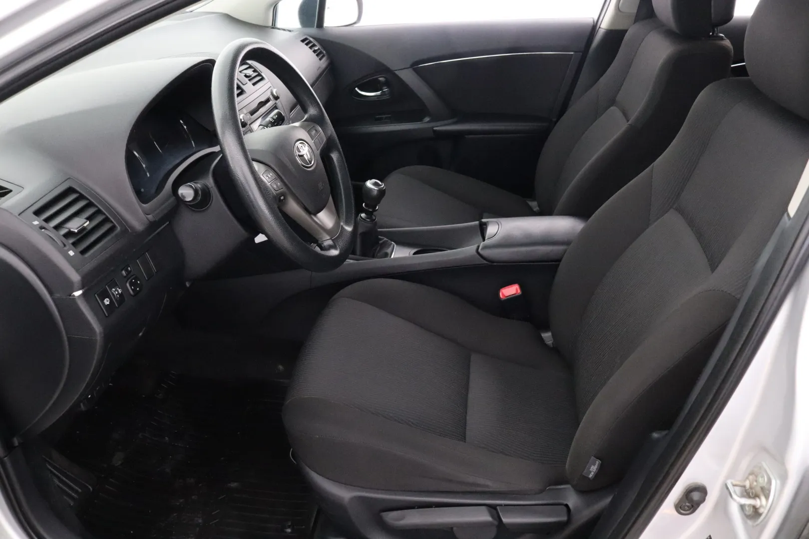 TOYOTA Avensis LLM-297 carousel image