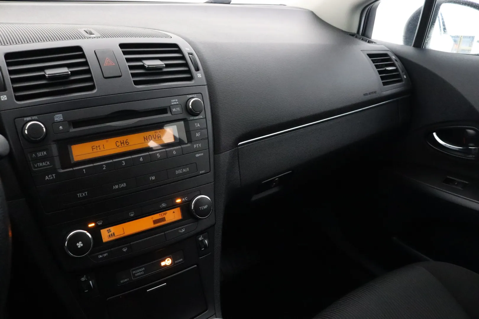 TOYOTA Avensis LLM-297 carousel image