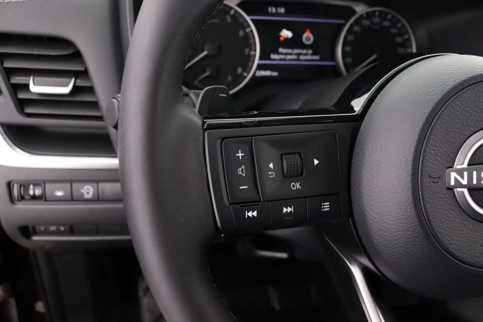 NISSAN Qashqai XSS-529 carousel image