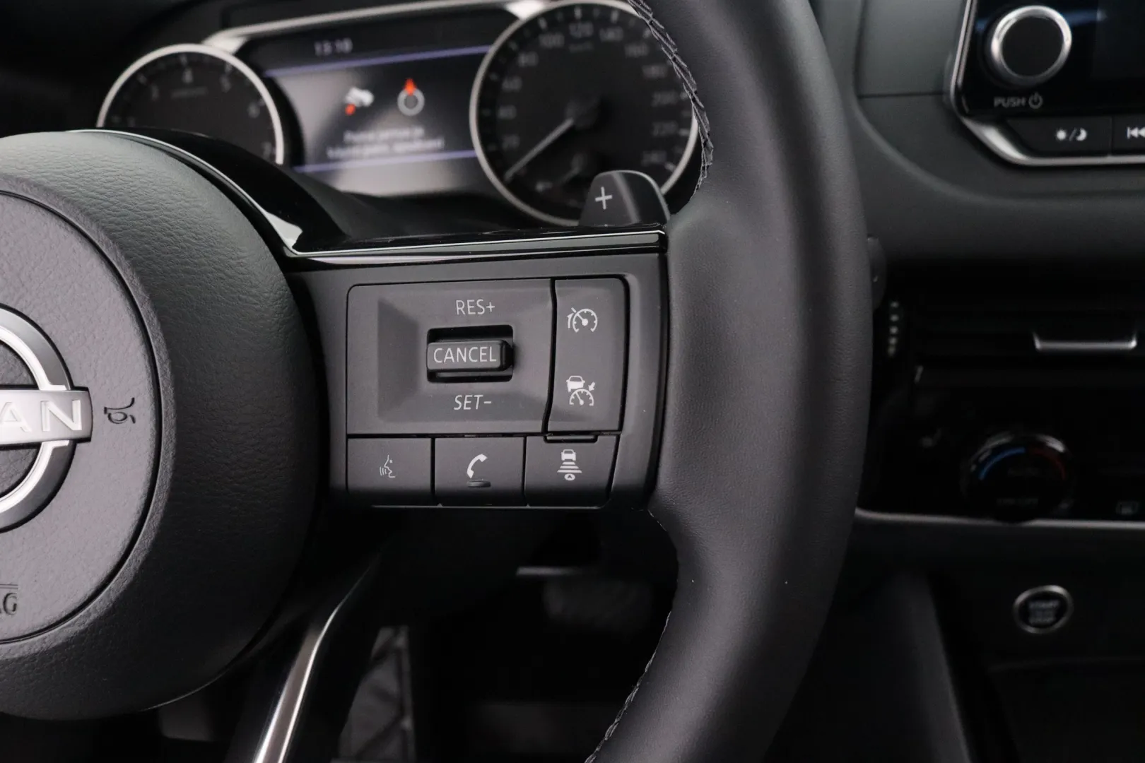 NISSAN Qashqai XSS-529 carousel image