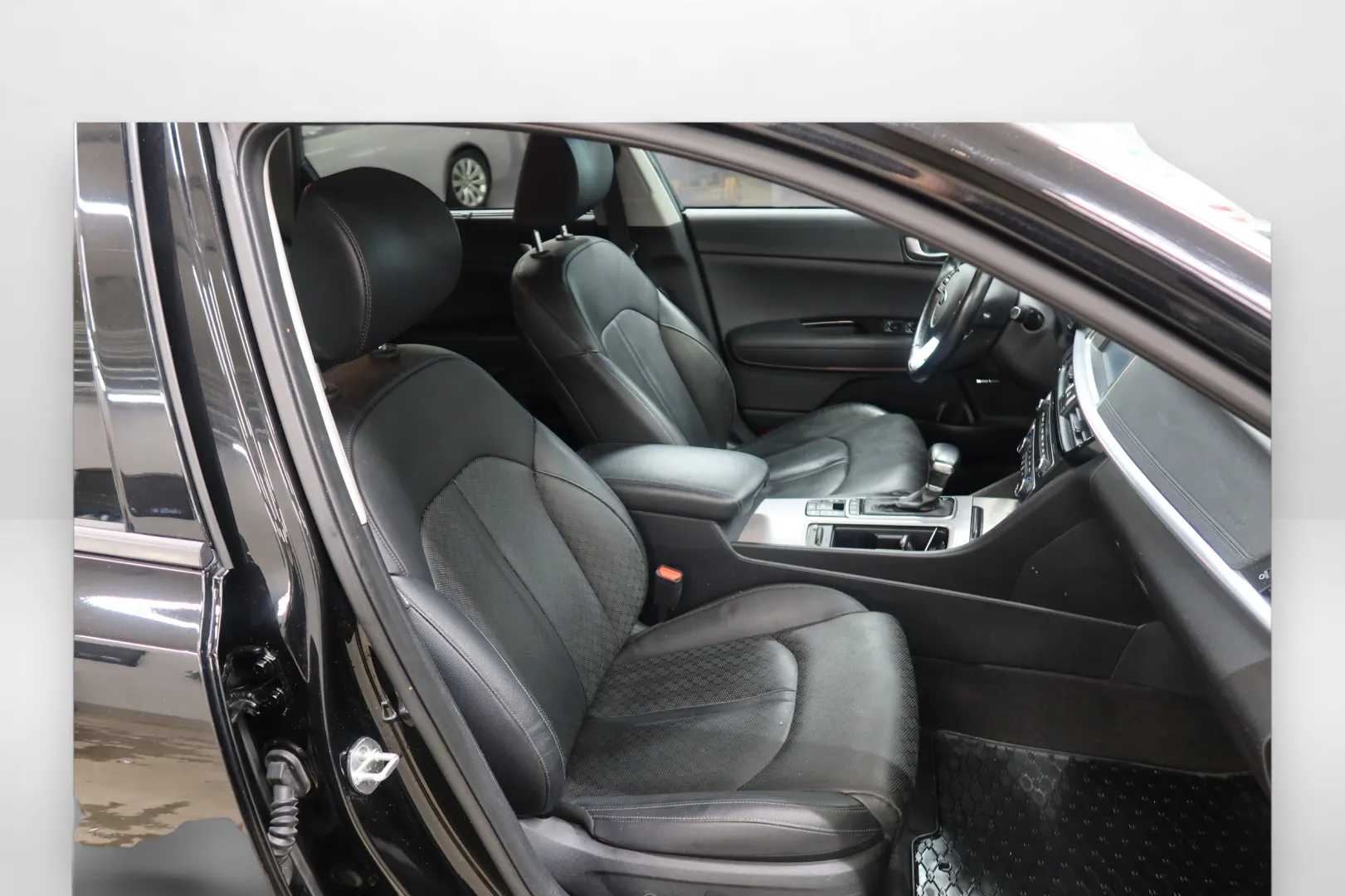 Kia Optima EUN-421 carousel image