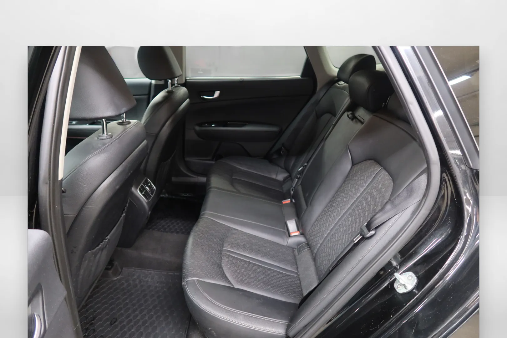 Kia Optima EUN-421 carousel image