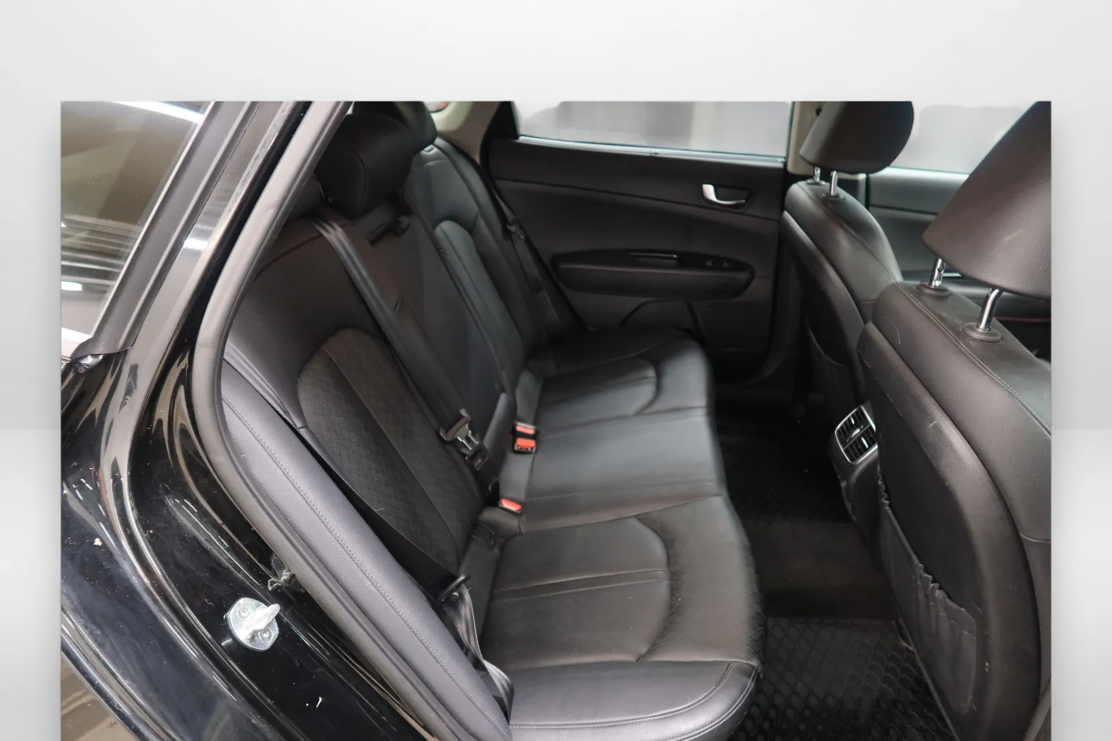 Kia Optima EUN-421 carousel image