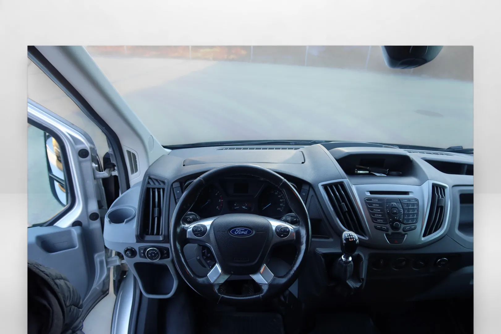 Ford Transit RTL-782 carousel image