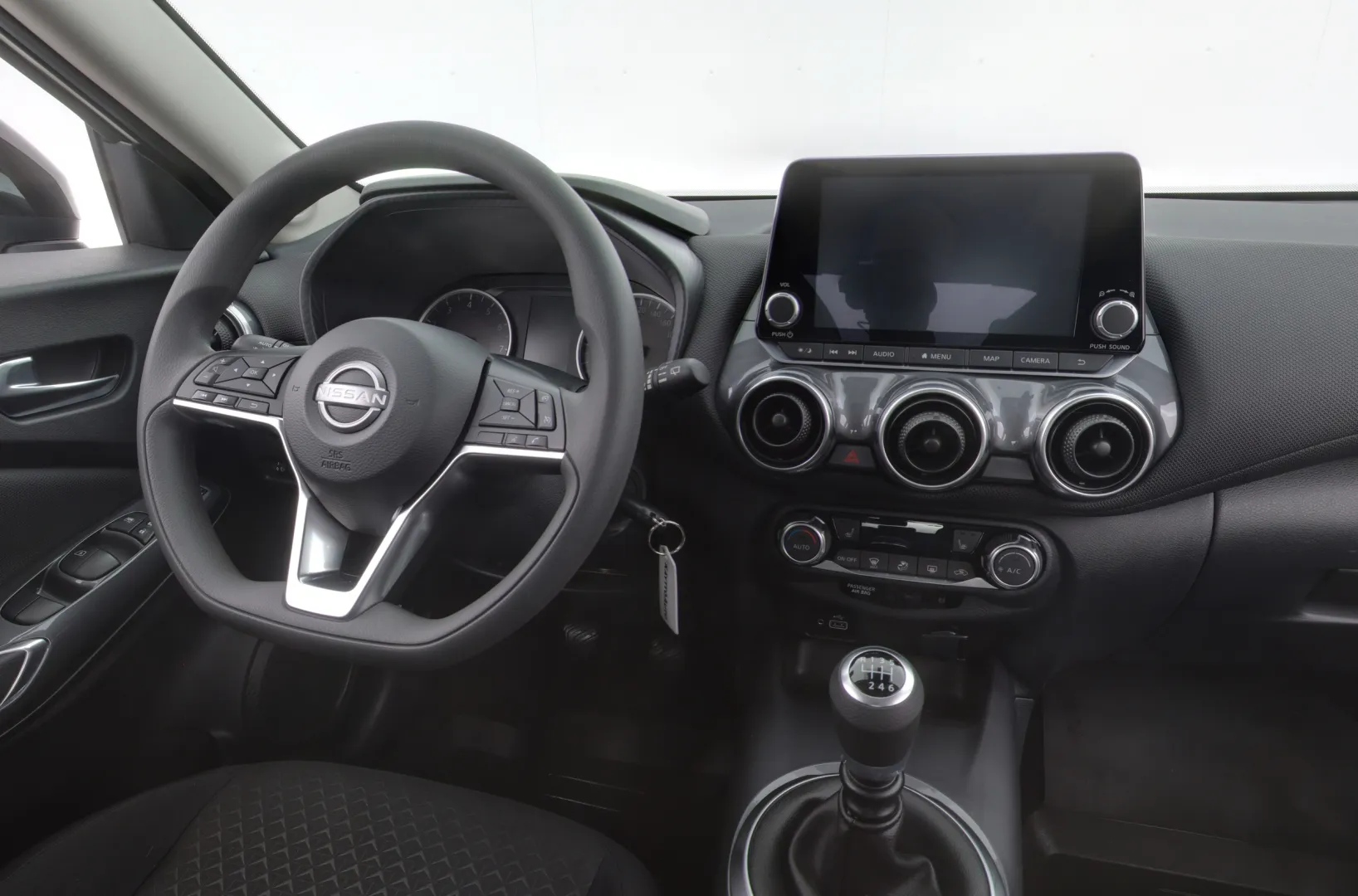 NISSAN Juke OZZ-675 carousel image