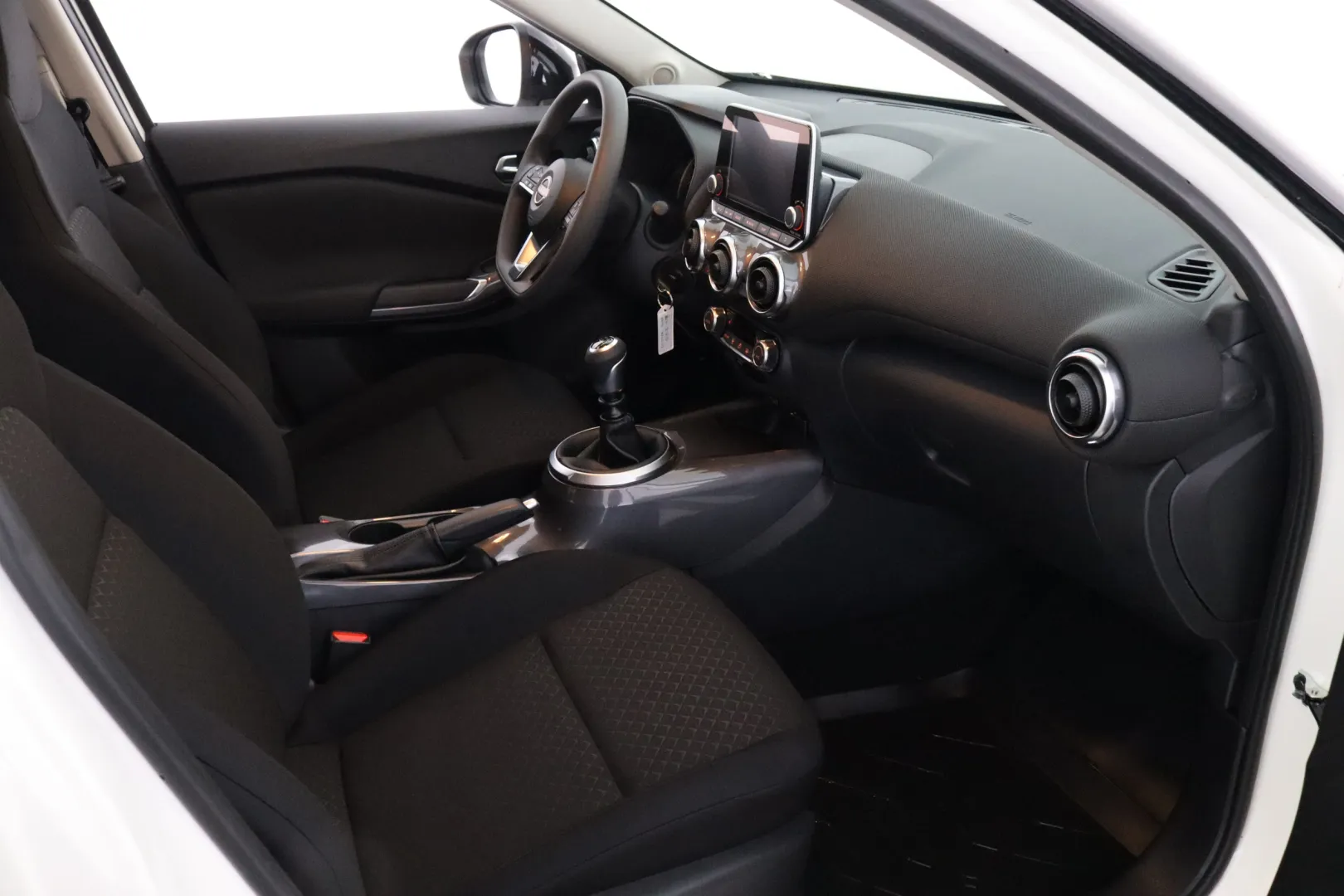 NISSAN Juke OZZ-675 carousel image