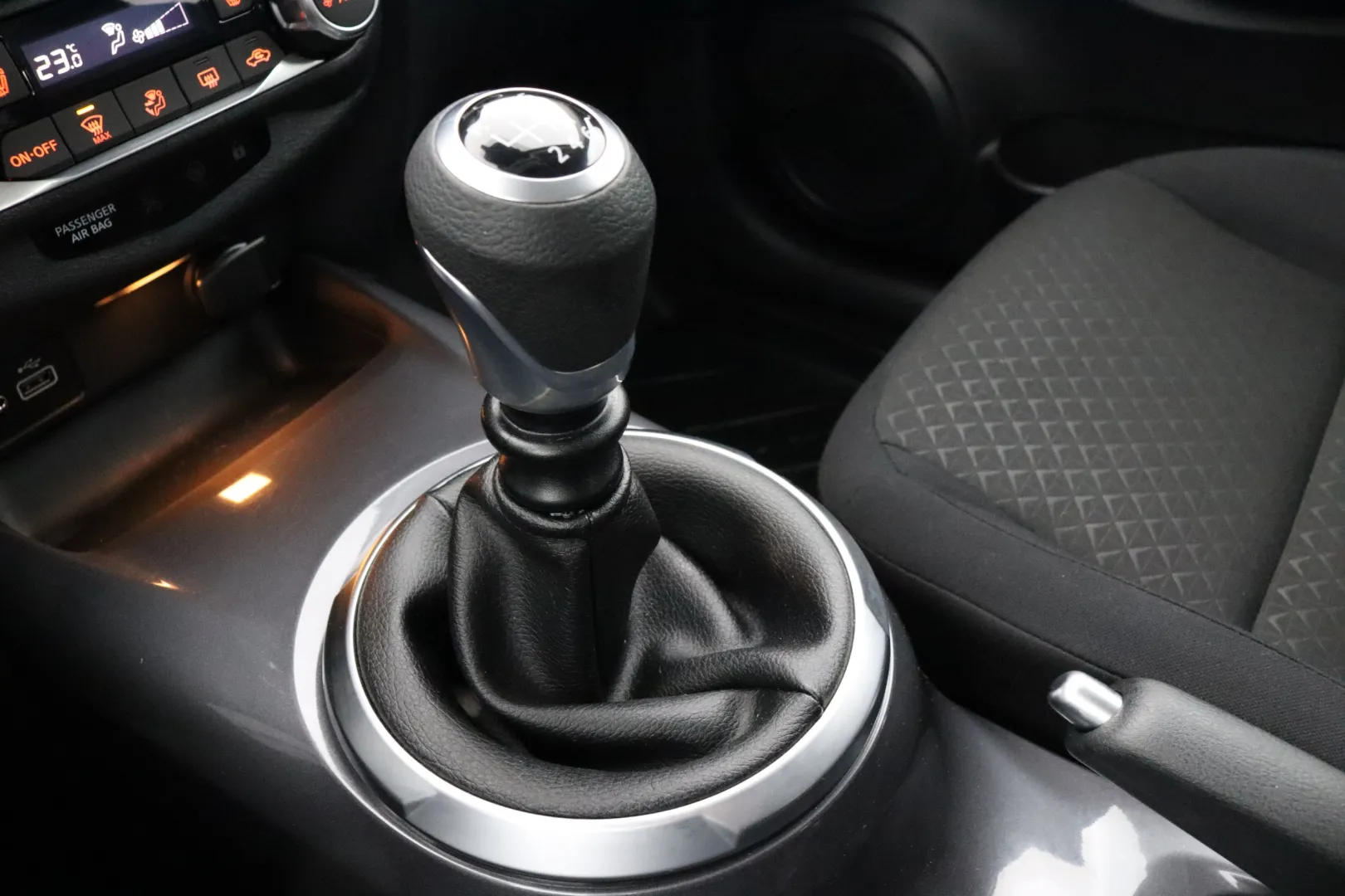 NISSAN Juke OZZ-675 carousel image