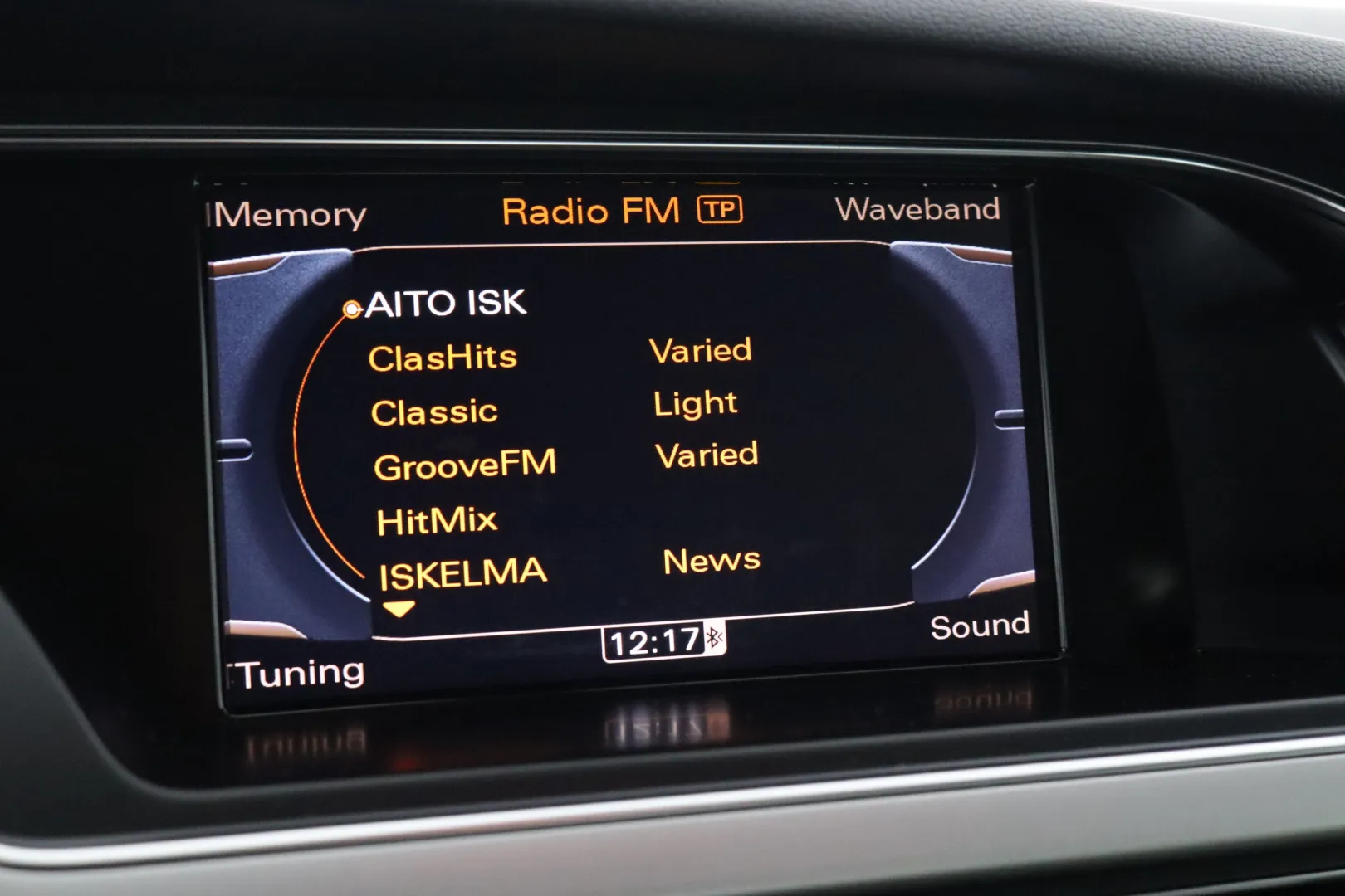 AUDI A5 OOZ-217 carousel image