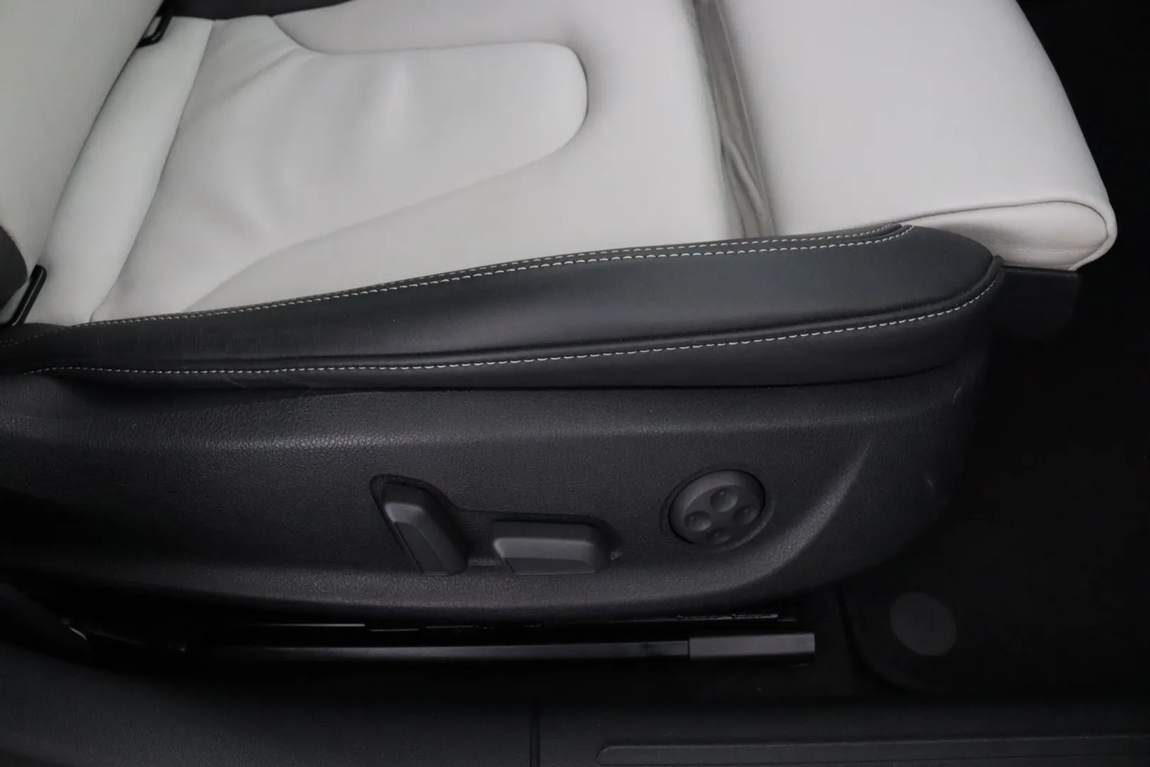 AUDI A5 OOZ-217 carousel image