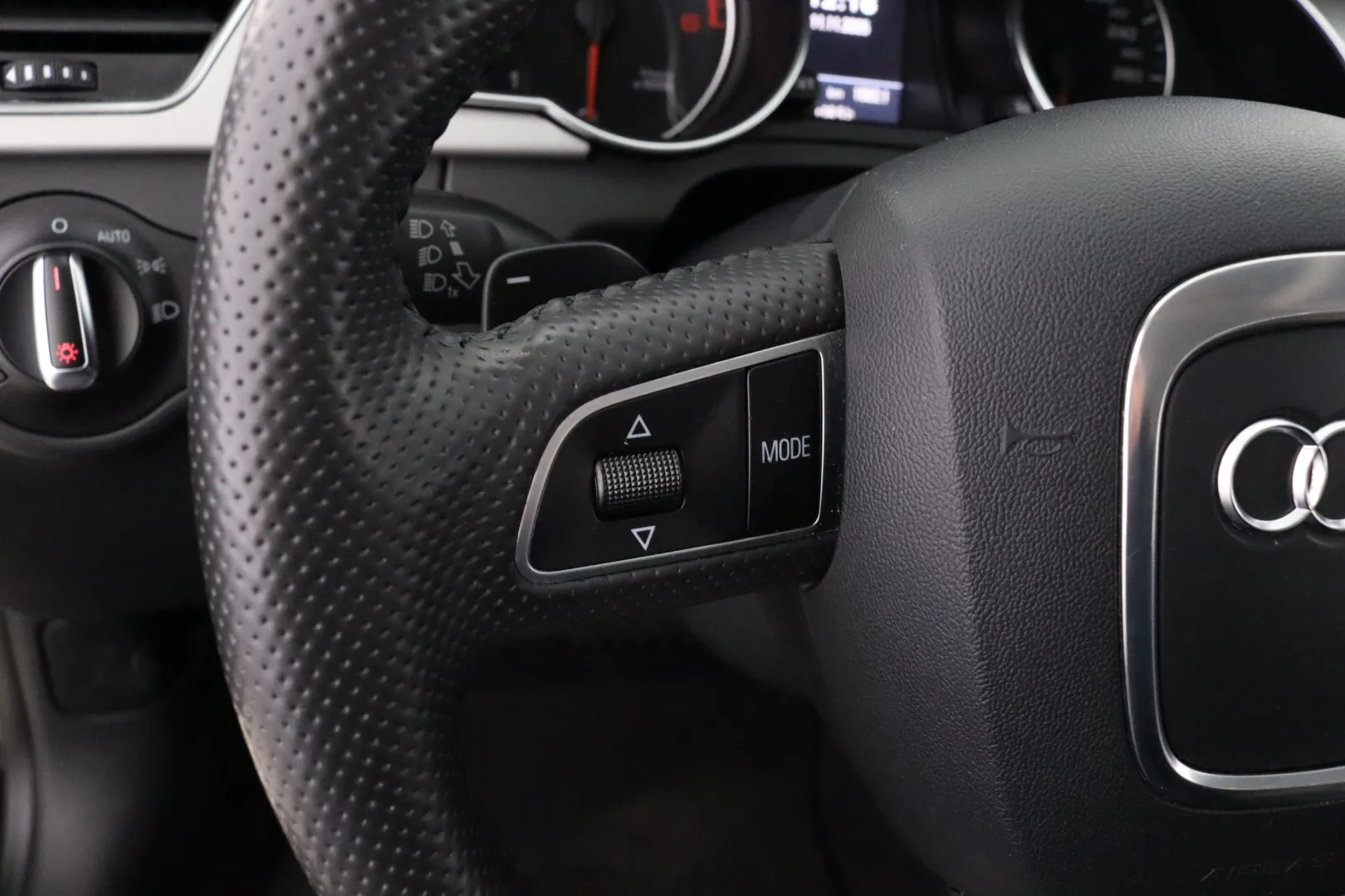 AUDI A5 OOZ-217 carousel image