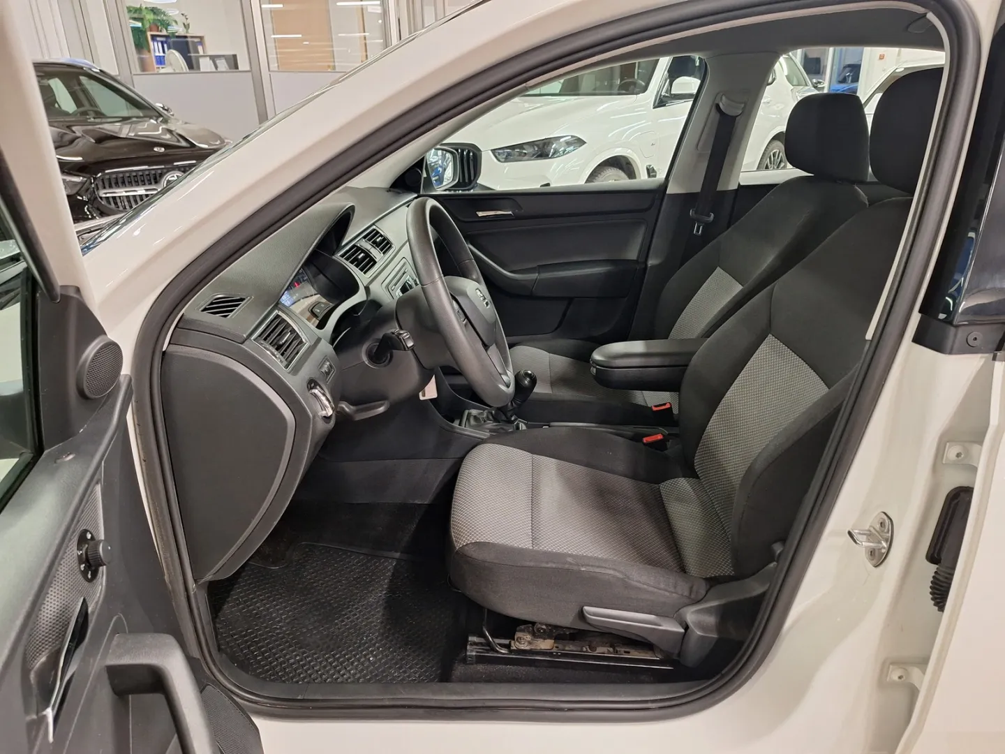 SEAT Toledo JJI-663 carousel image