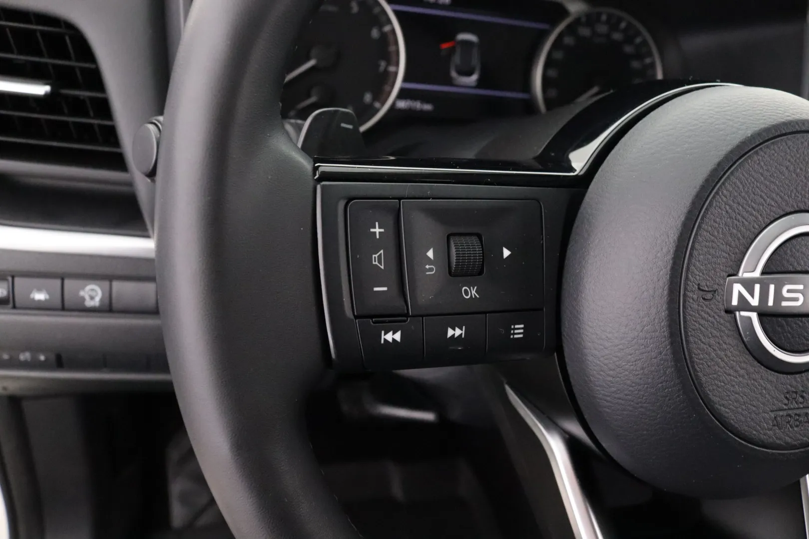 Nissan Qashqai GPV-824 carousel image