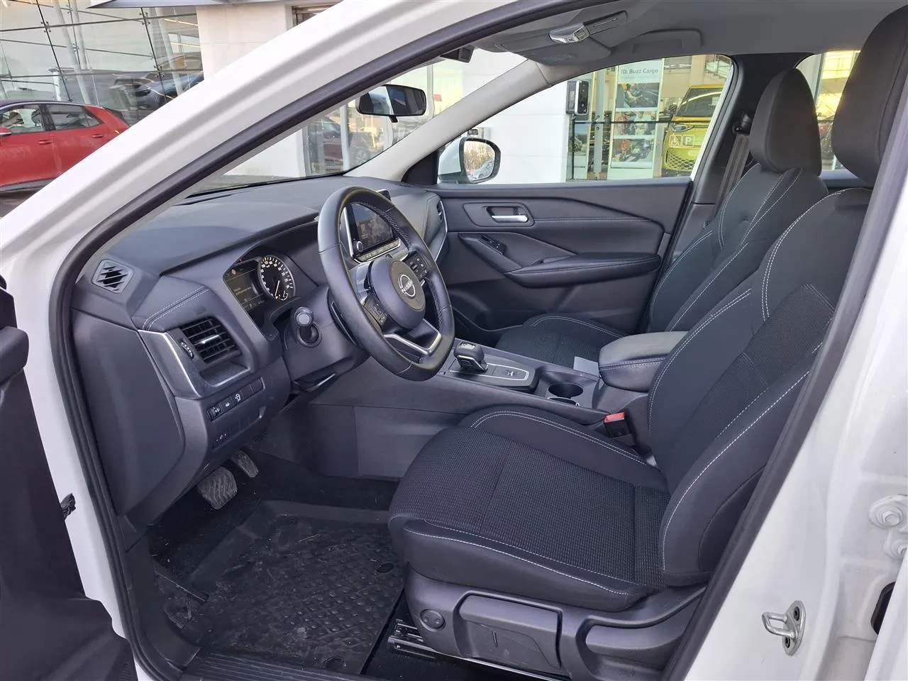 Nissan Qashqai GPV-824 carousel image