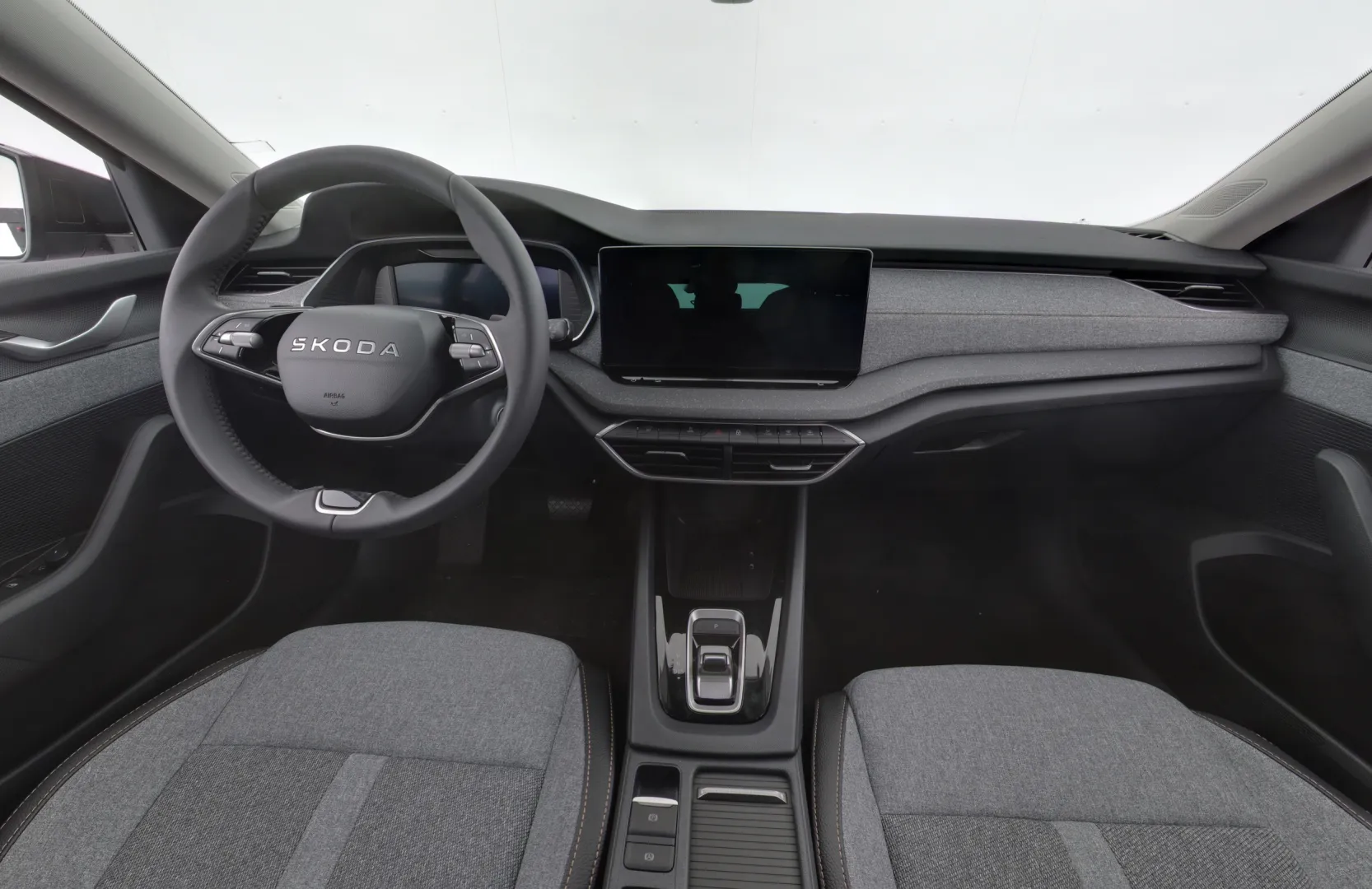 Skoda Octavia KXO-450 carousel image