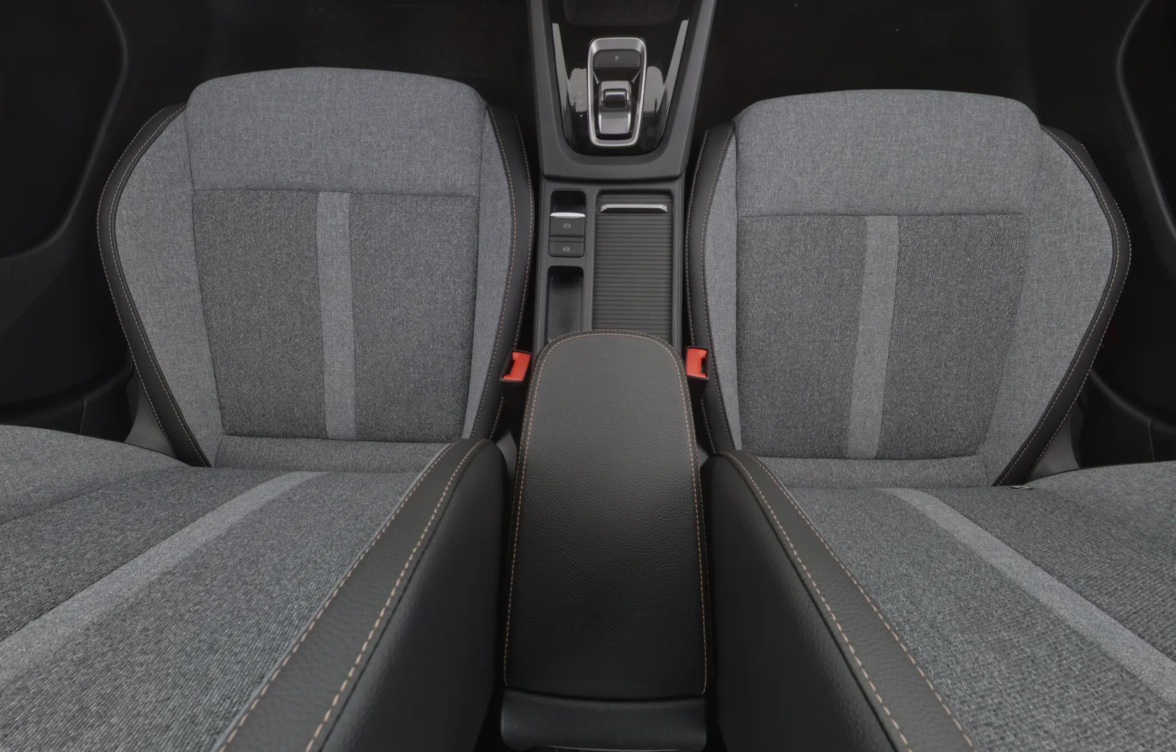 Skoda Octavia KXO-450 carousel image