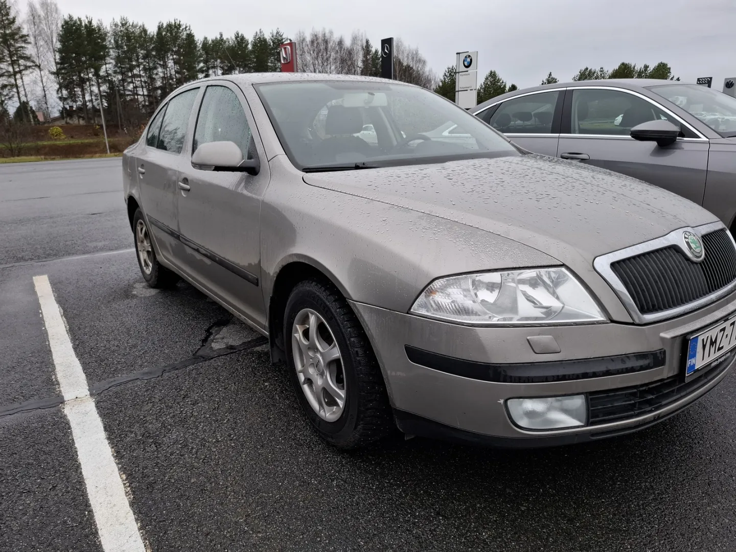 SKODA Octavia YMZ-773 carousel image