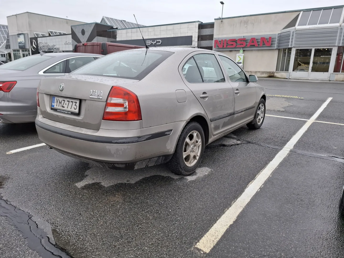 SKODA Octavia YMZ-773 carousel image