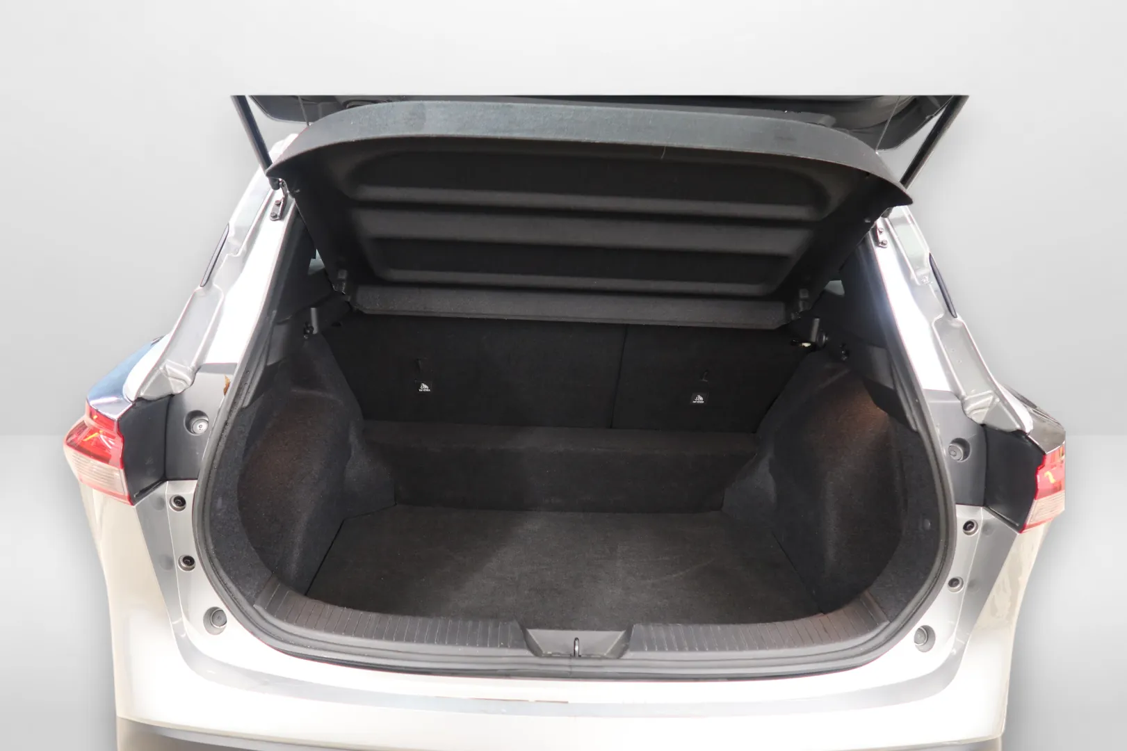 Nissan Qashqai GPV-952 carousel image