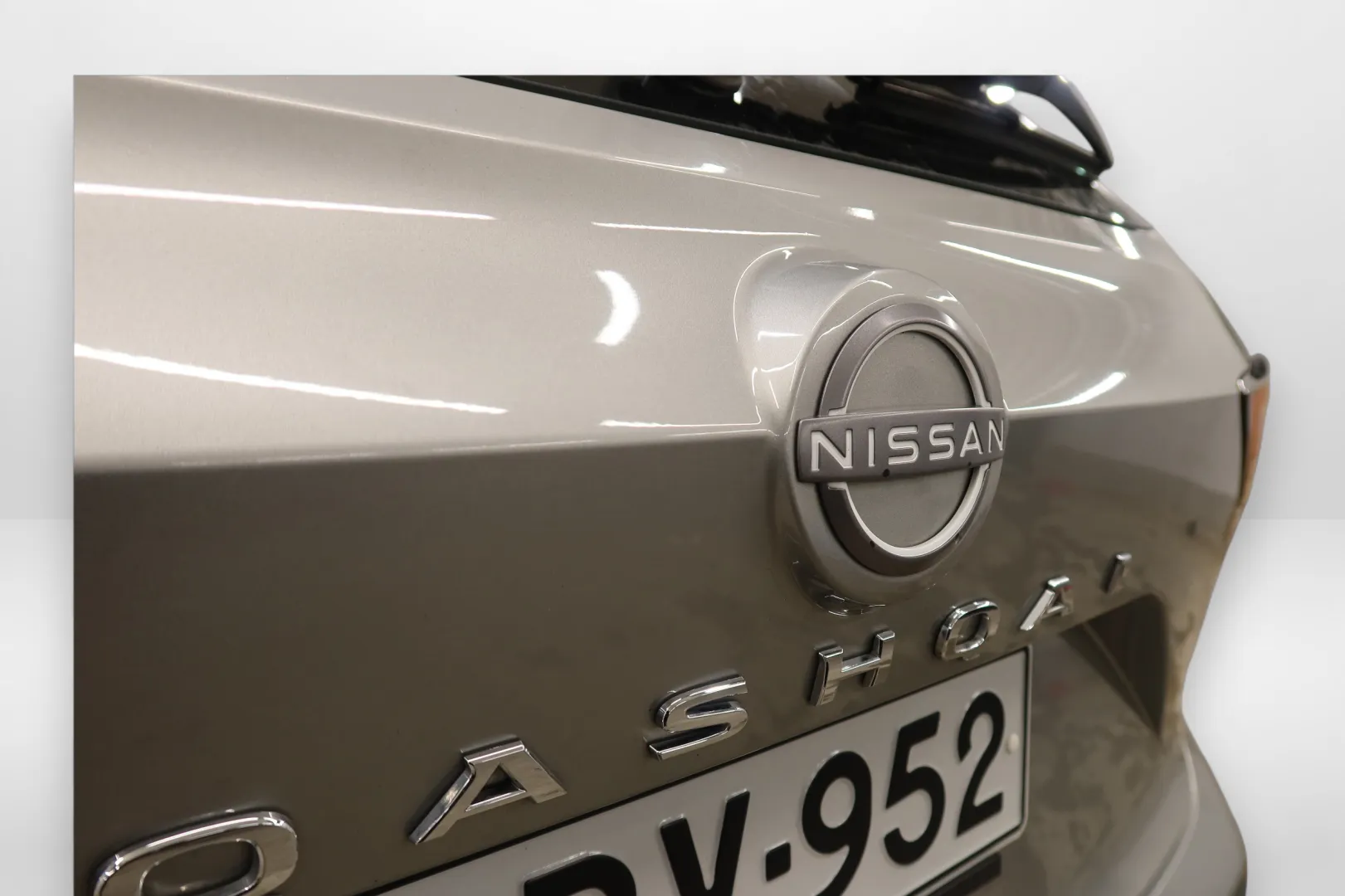Nissan Qashqai GPV-952 carousel image