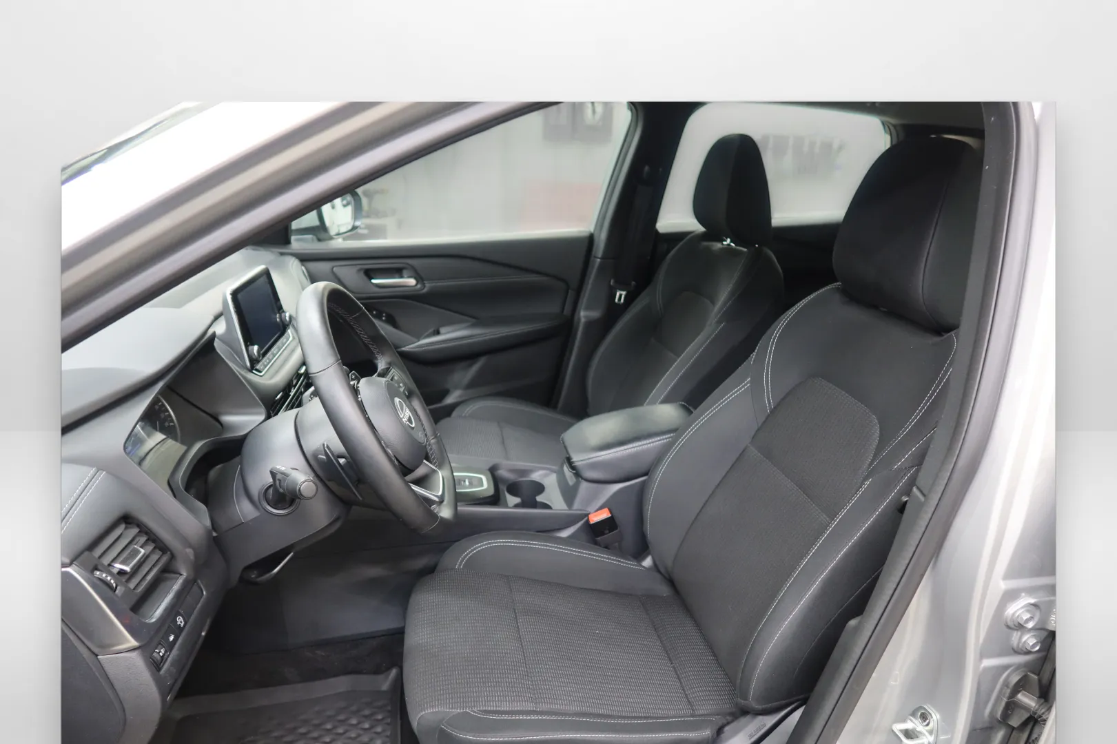 Nissan Qashqai GPV-952 carousel image