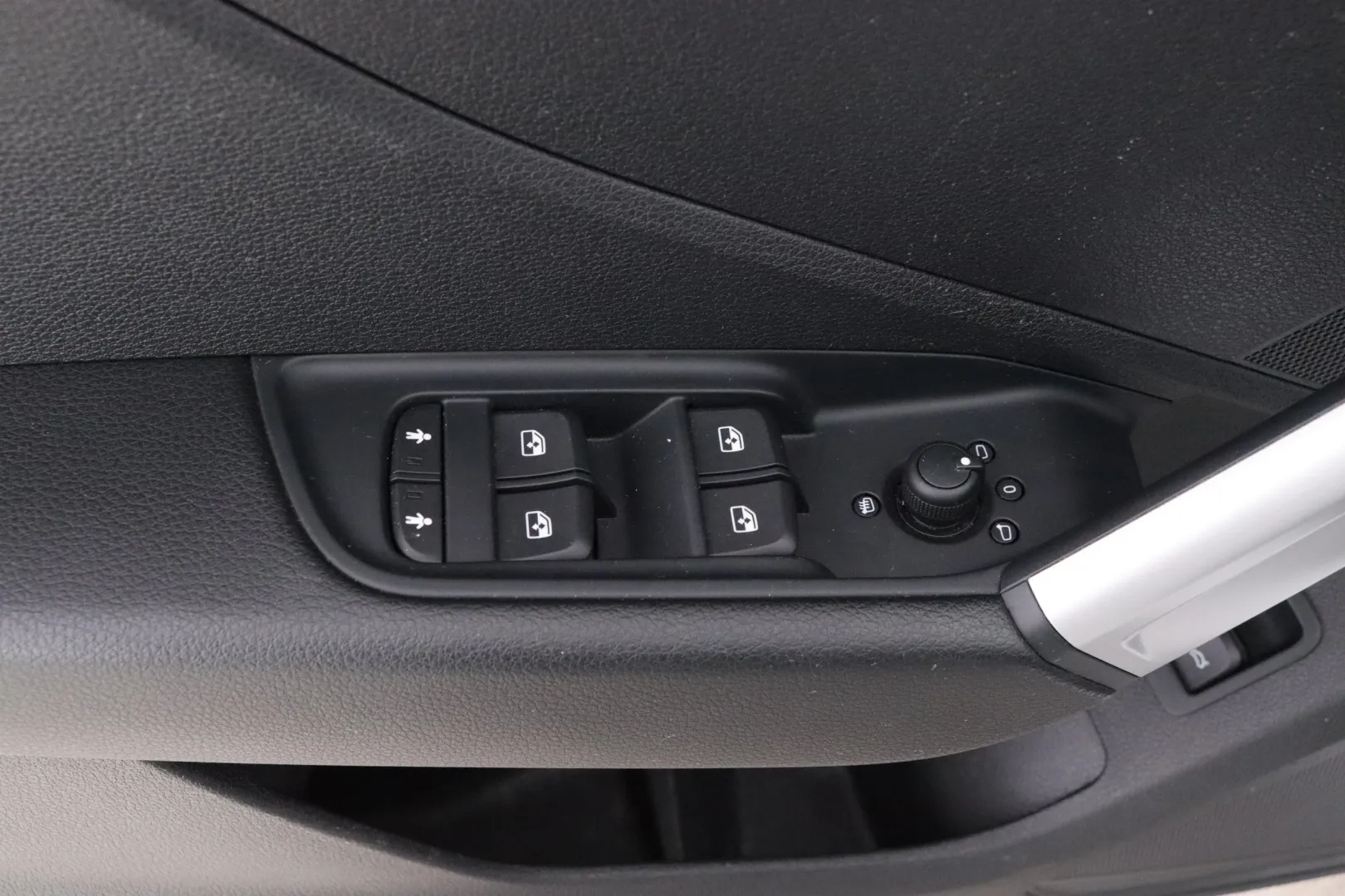 AUDI Q2 FOP-804 carousel image