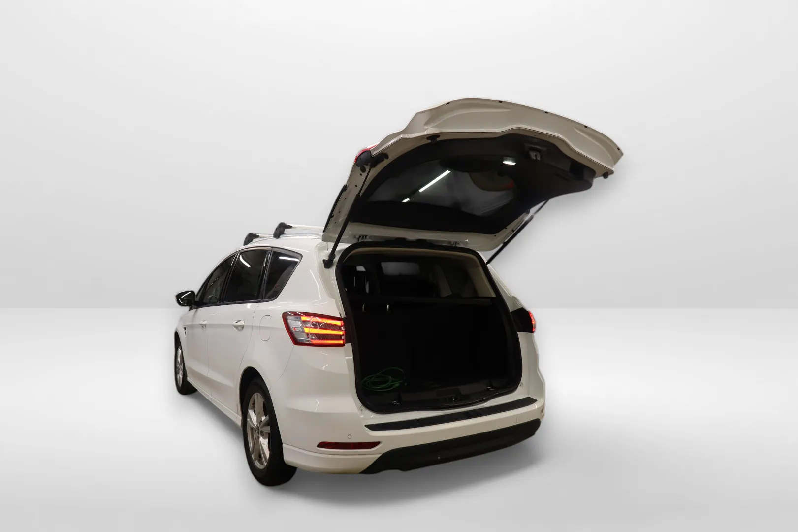 Ford S-Max GMJ-793 carousel image