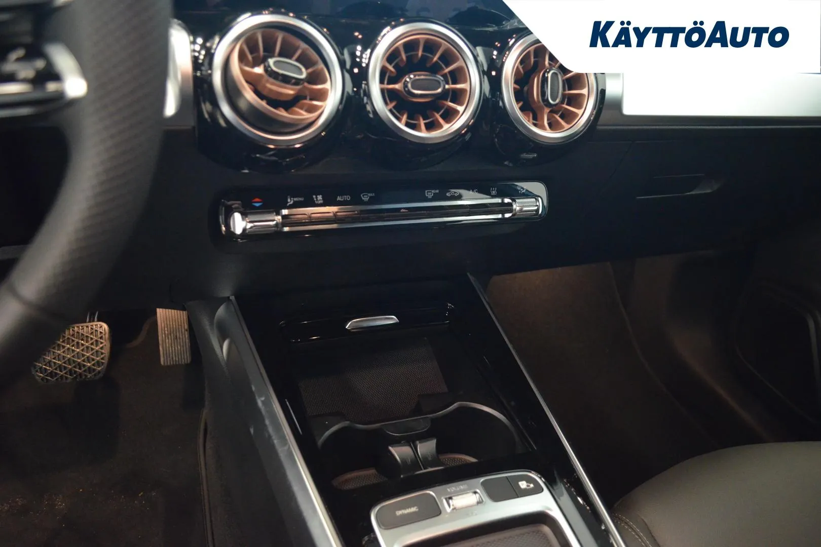 Mercedes-Benz EQB XUZ-634 carousel image