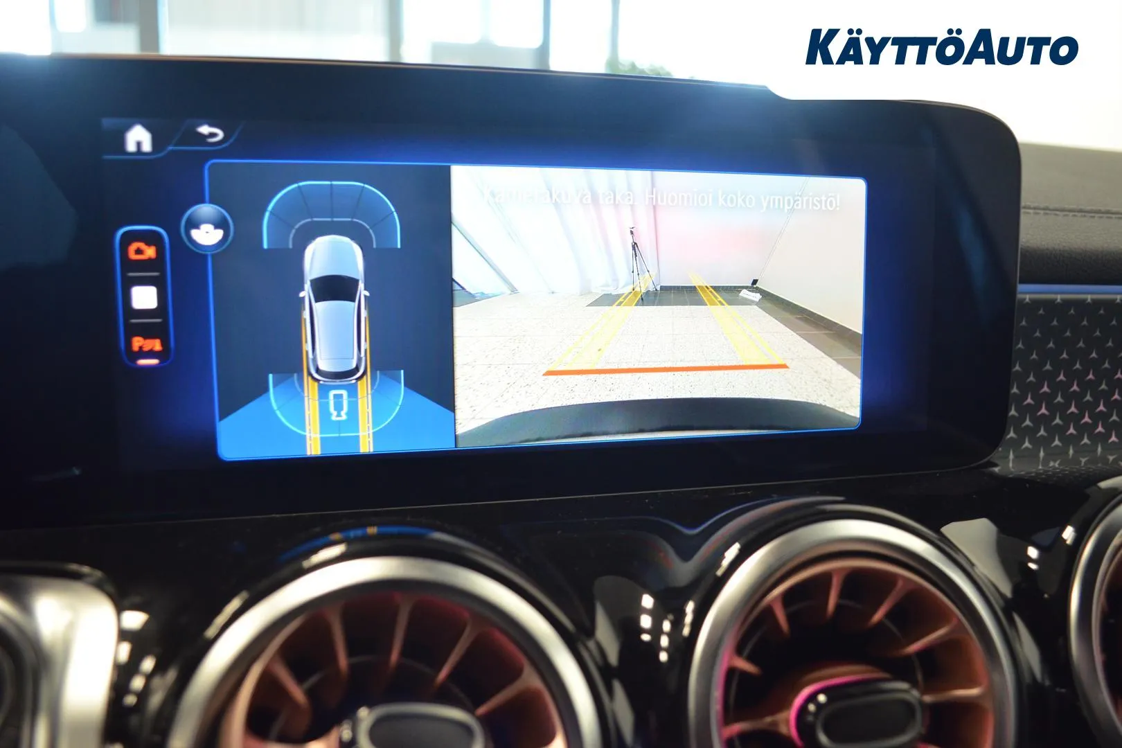 Mercedes-Benz EQB XUZ-634 carousel image