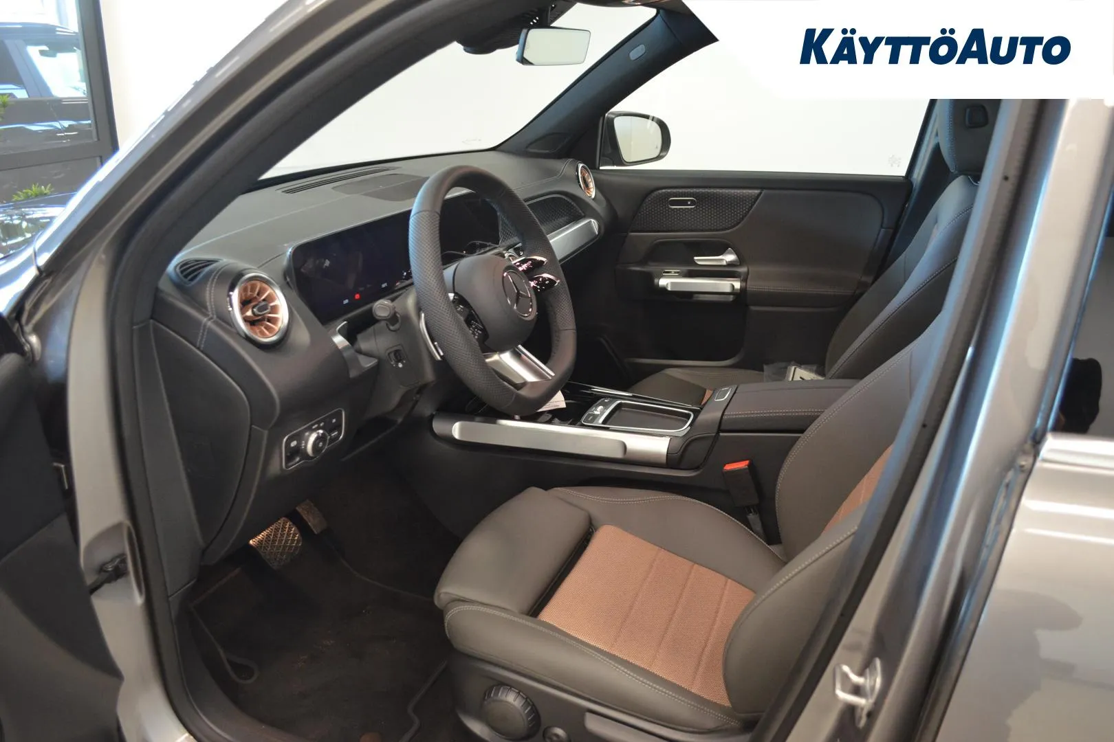 Mercedes-Benz EQB XUZ-634 carousel image