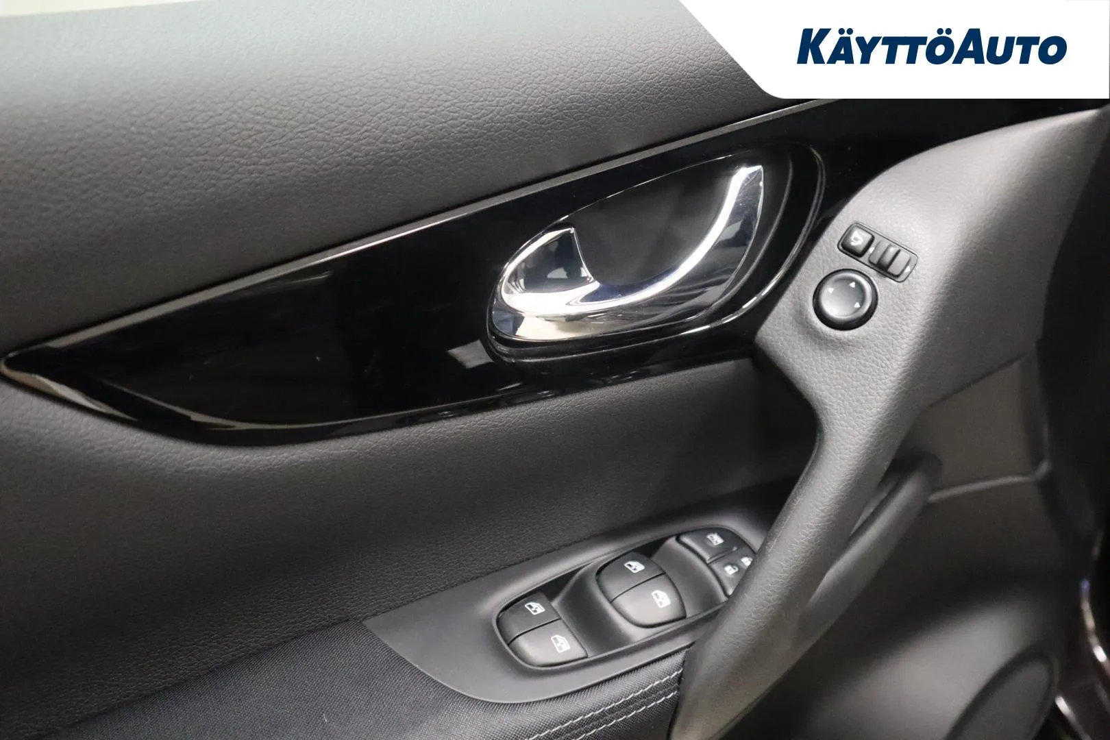 NISSAN Qashqai COO-334 carousel image