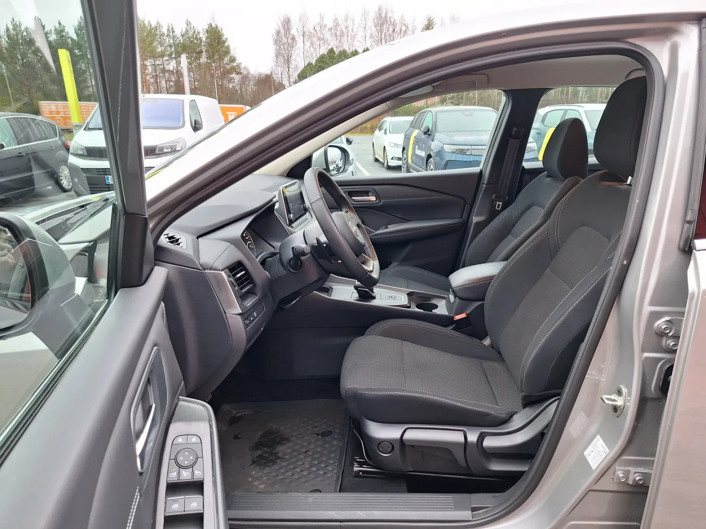 Nissan Qashqai RVV-582 carousel image