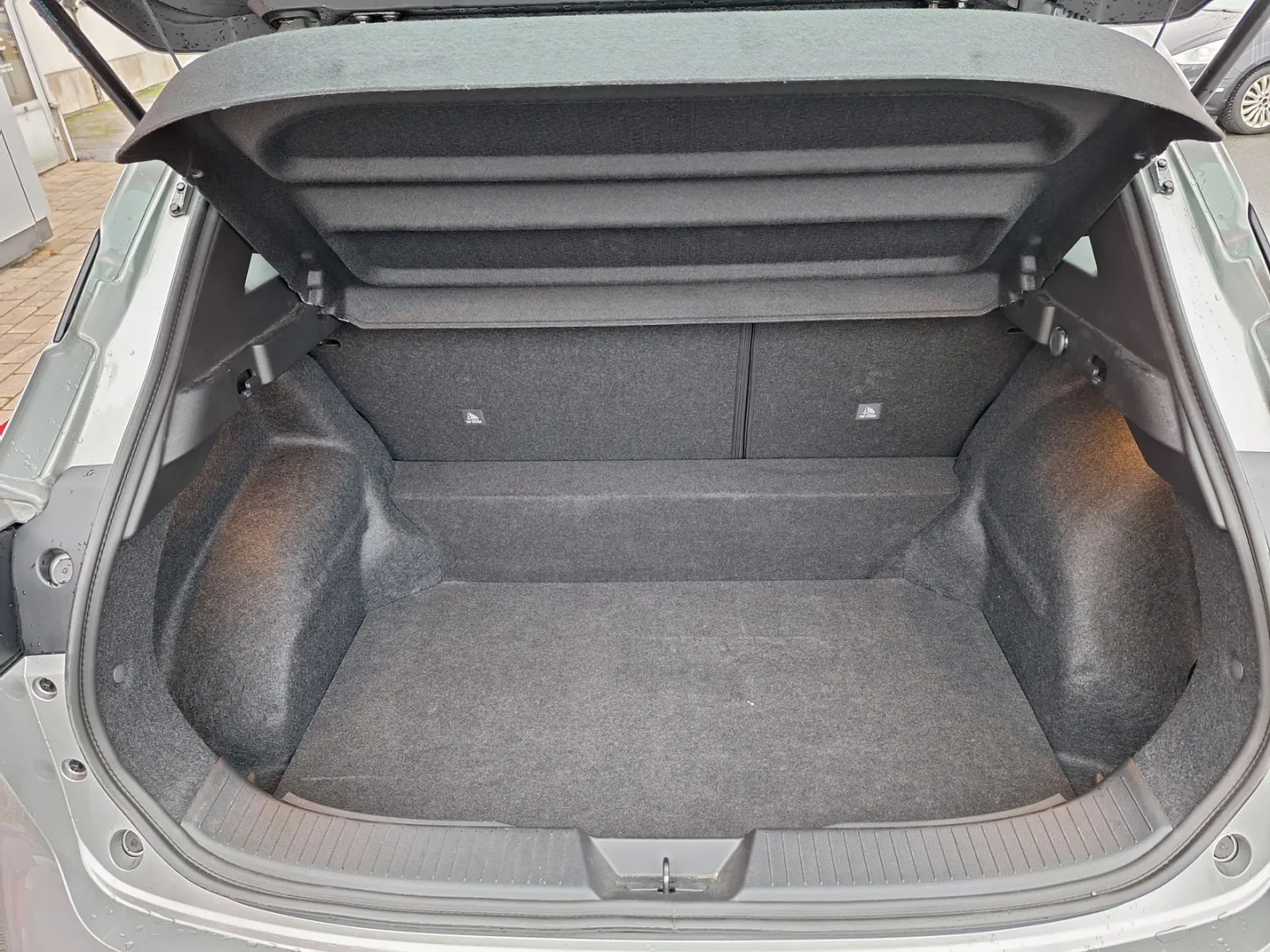 Nissan Qashqai RVV-582 carousel image