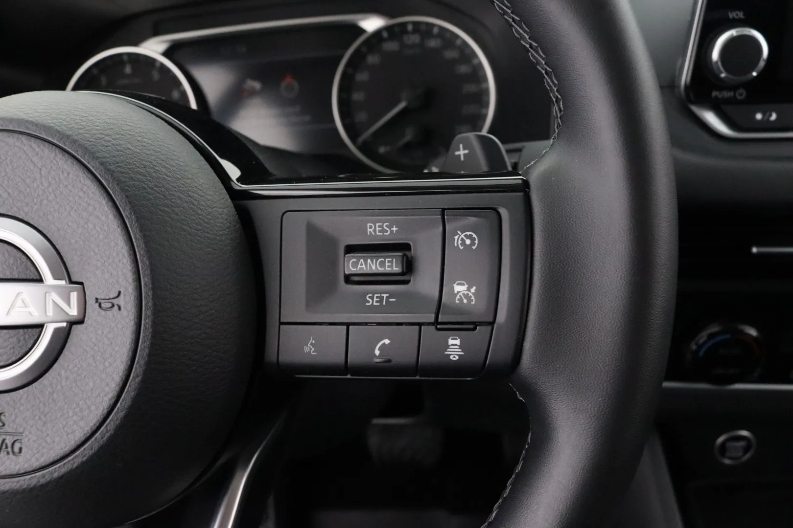 NISSAN Qashqai RVZ-448 carousel image