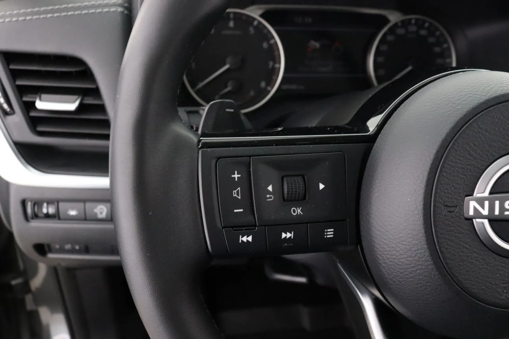 NISSAN Qashqai RVZ-448 carousel image