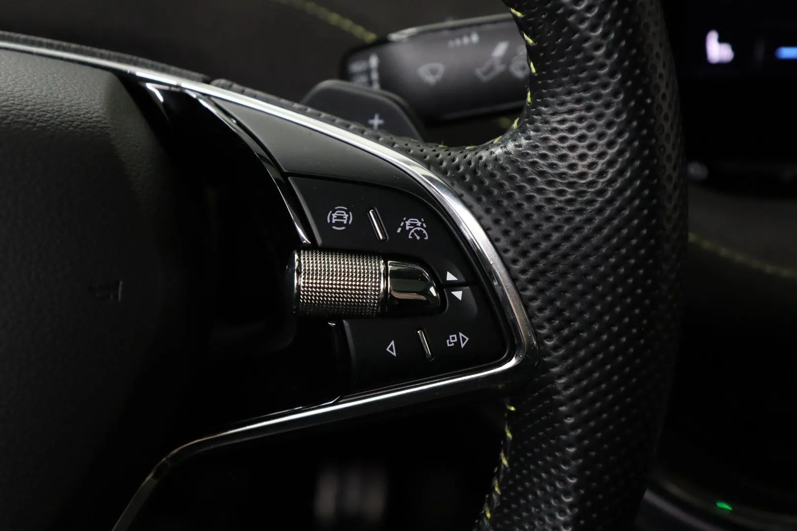 Skoda Enyaq KVE-590 carousel image