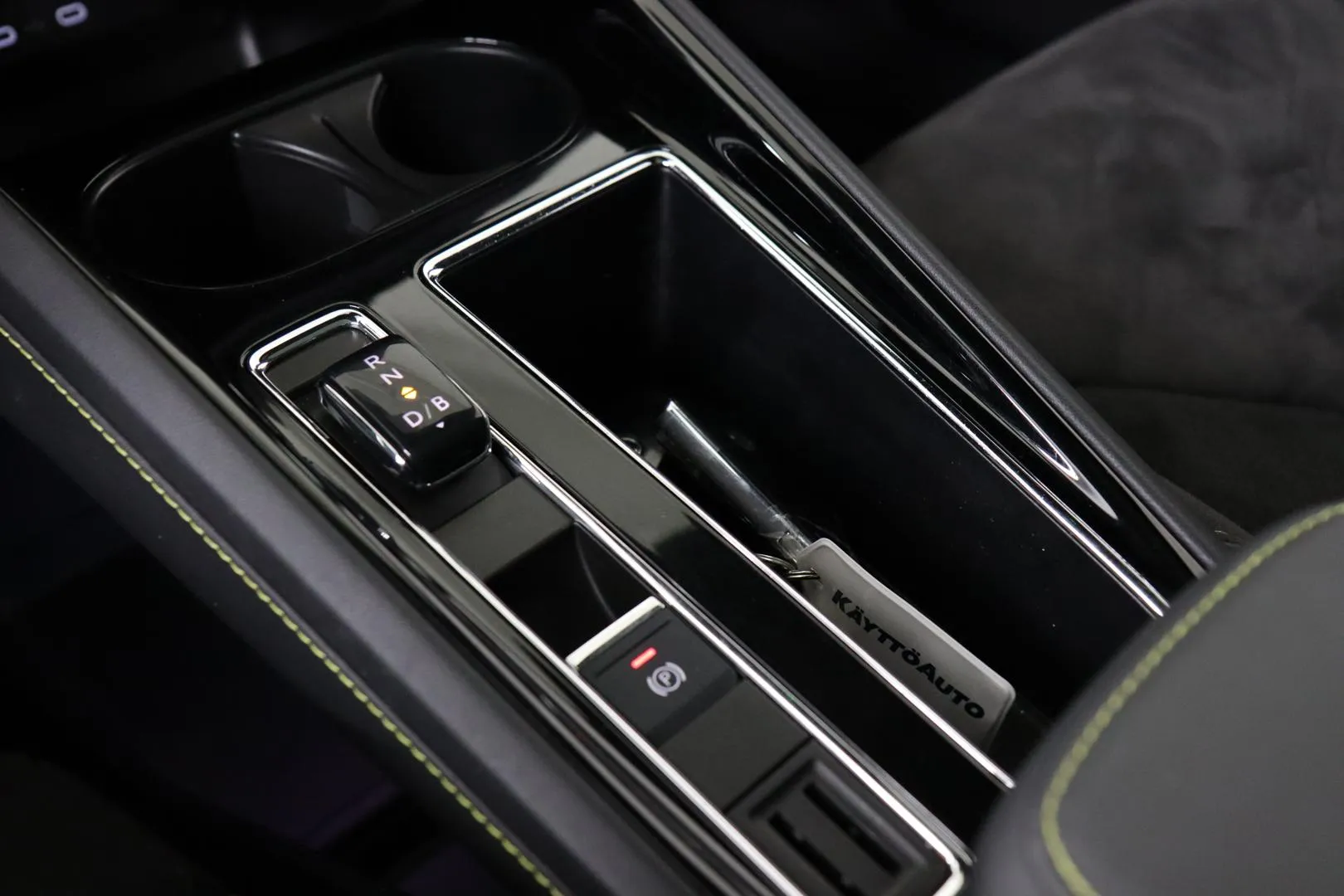 Skoda Enyaq KVE-590 carousel image