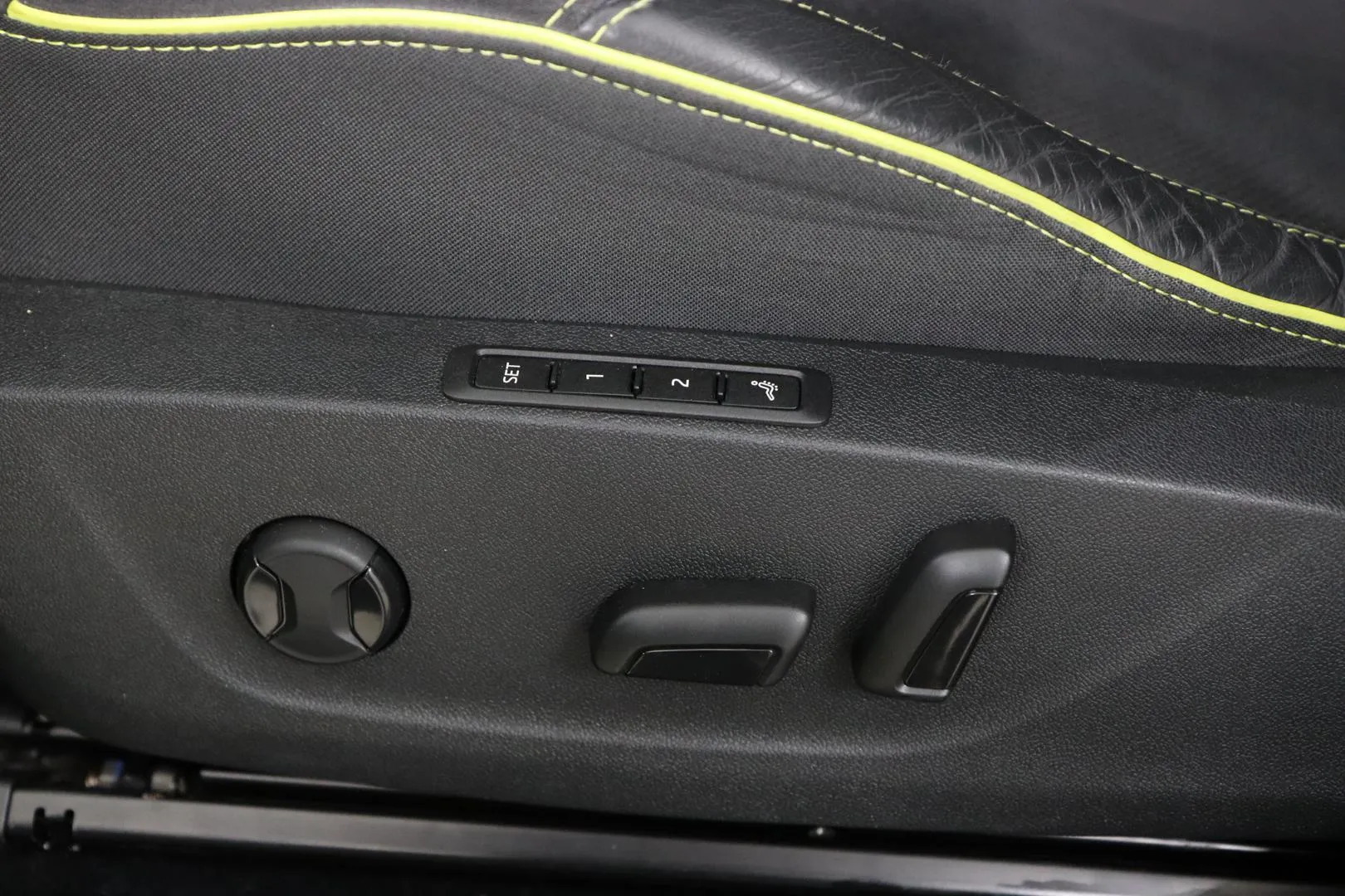 Skoda Enyaq KVE-590 carousel image