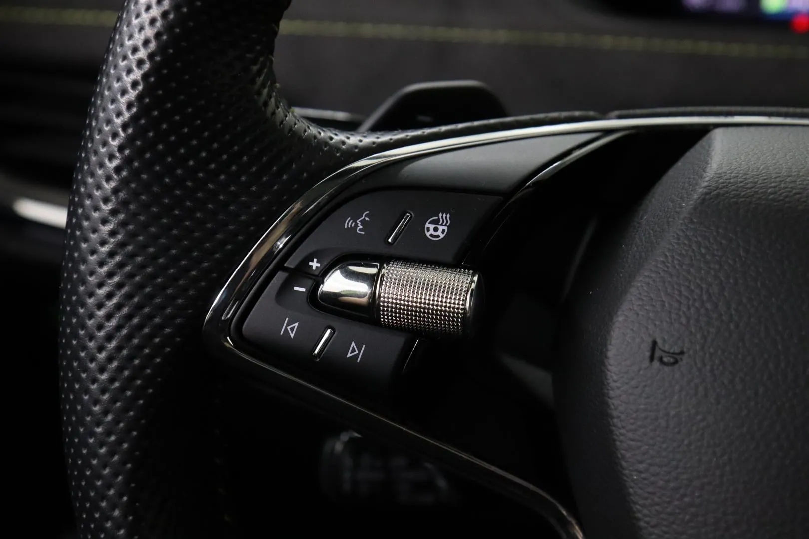 Skoda Enyaq KVE-590 carousel image