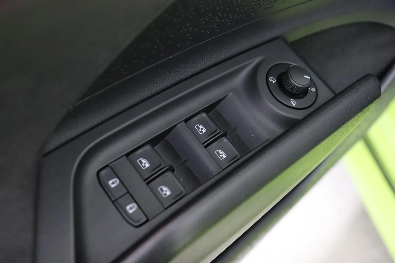 Skoda Enyaq KVE-590 carousel image