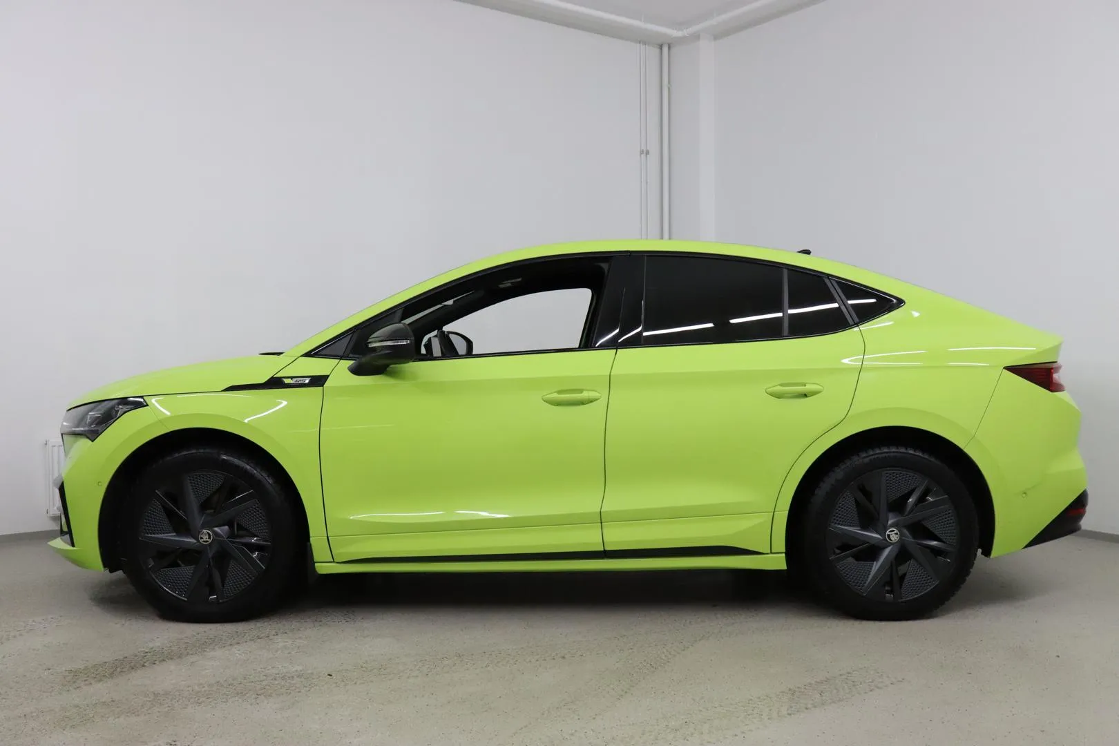 Skoda Enyaq KVE-590 carousel image