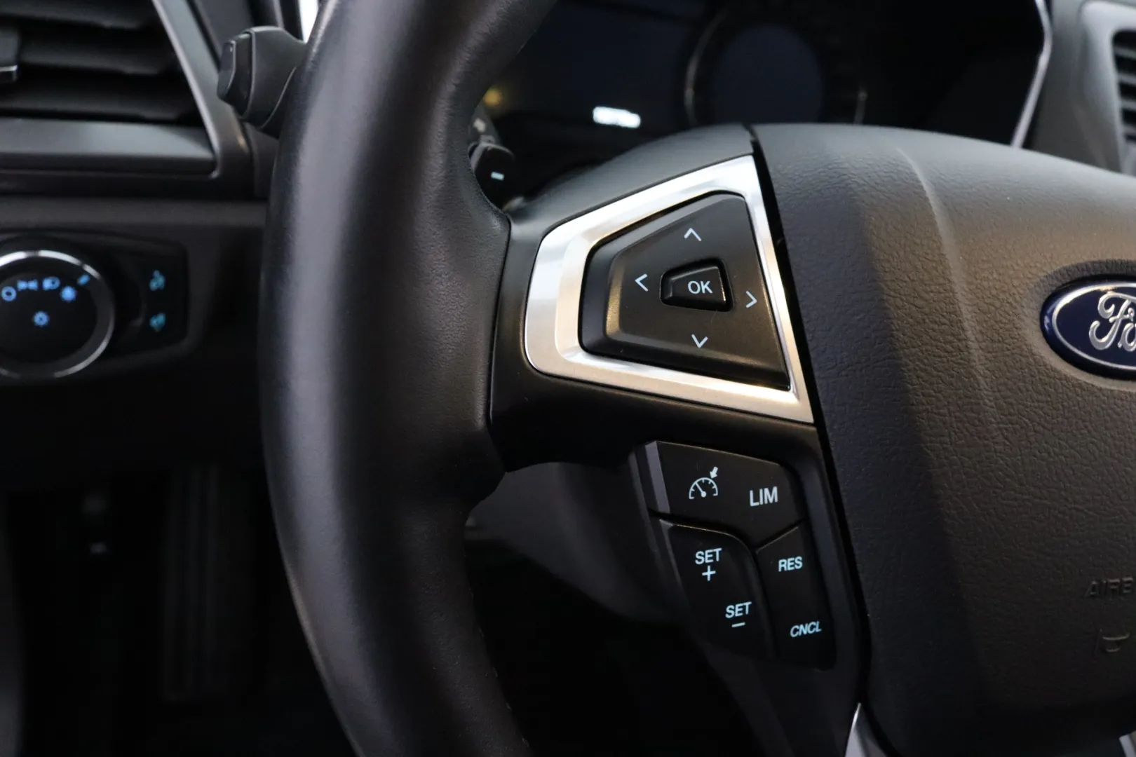 Ford Mondeo BSX-124 carousel image