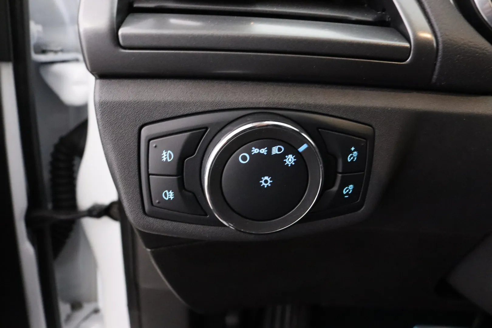 Ford Mondeo BSX-124 carousel image