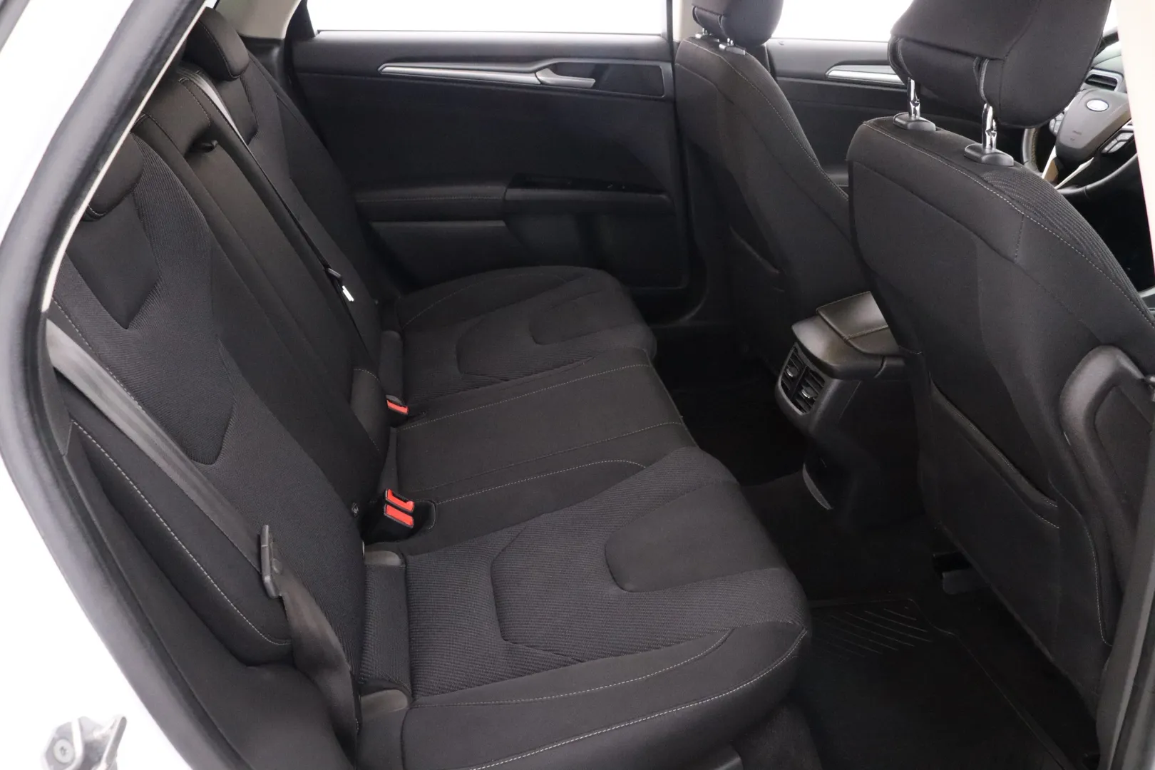 Ford Mondeo BSX-124 carousel image